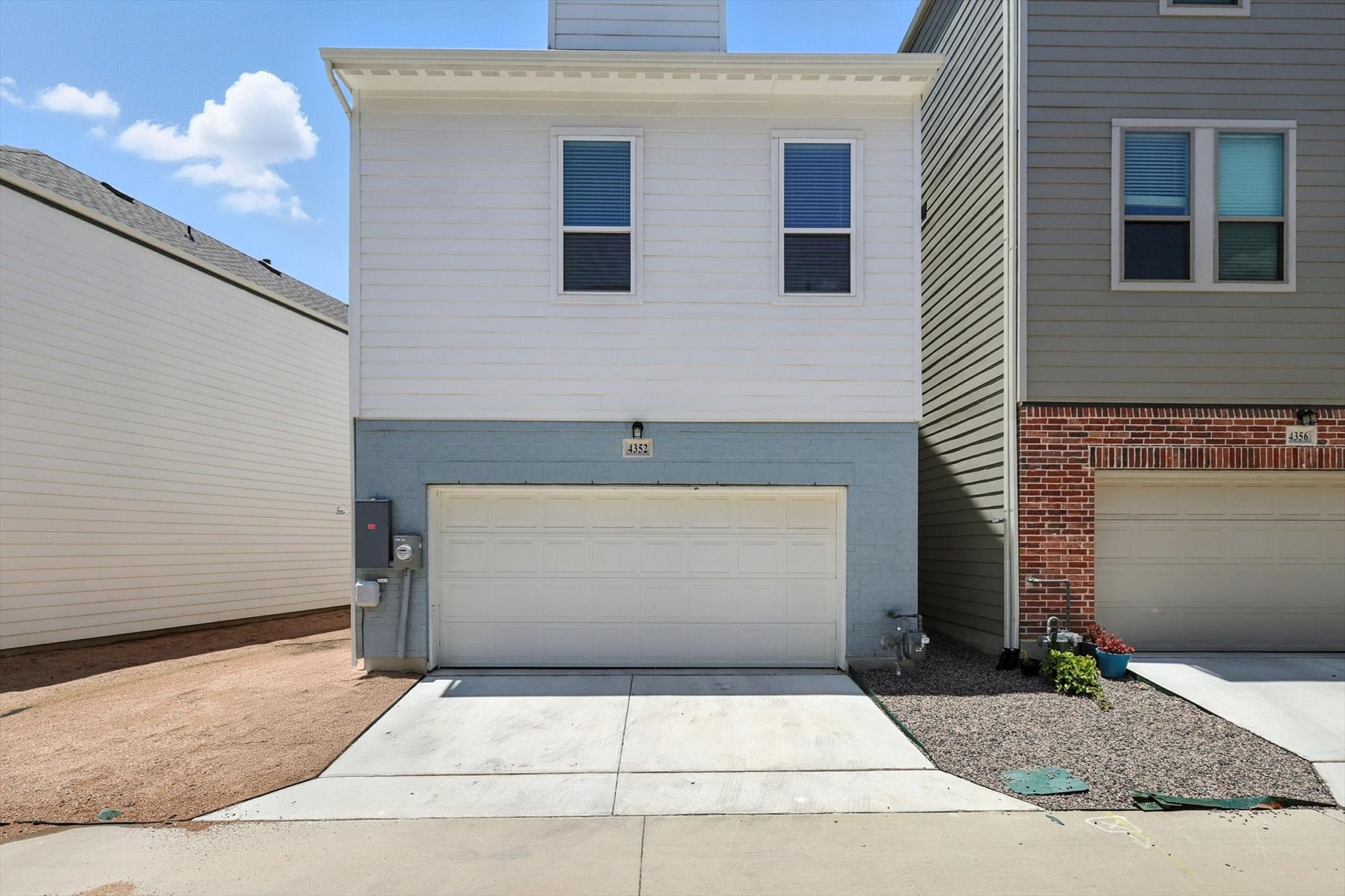 4352 Henderson Avenue