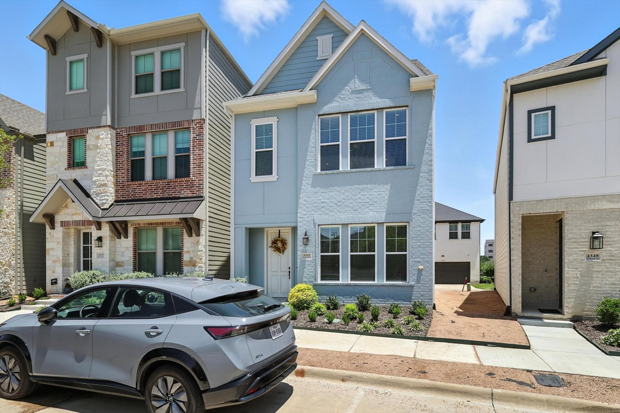 4352 Henderson Avenue