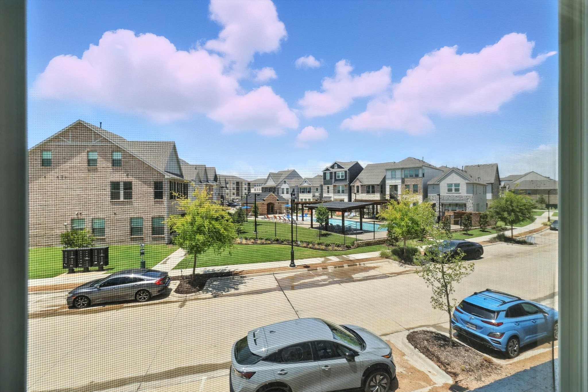 4352 Henderson Avenue