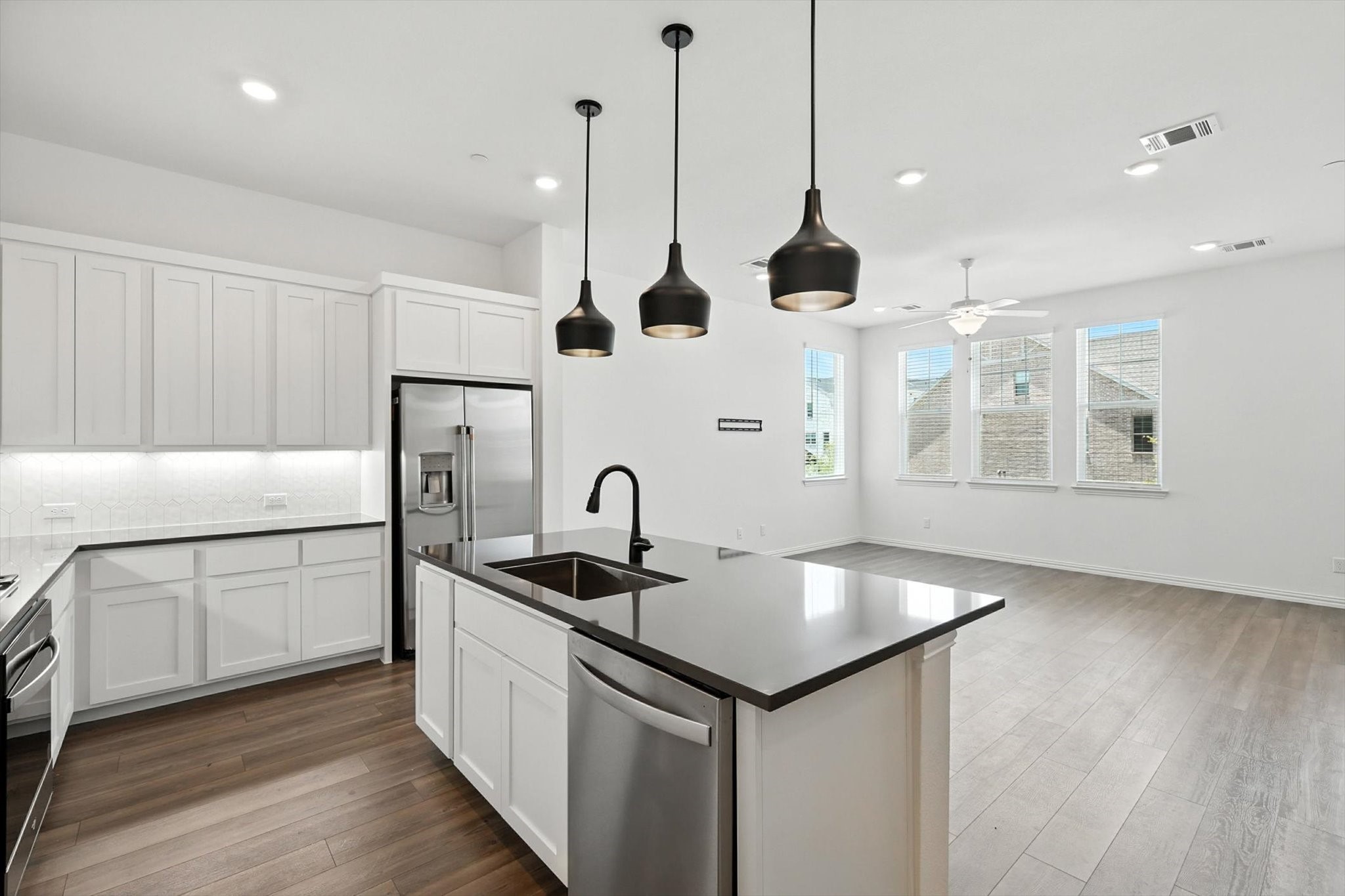 4352 Henderson Avenue