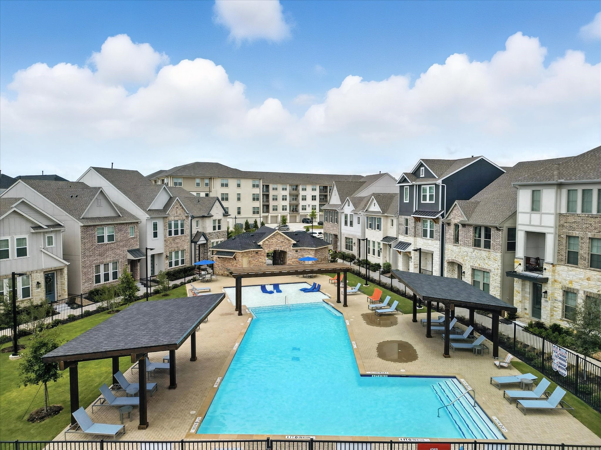 4352 Henderson Avenue