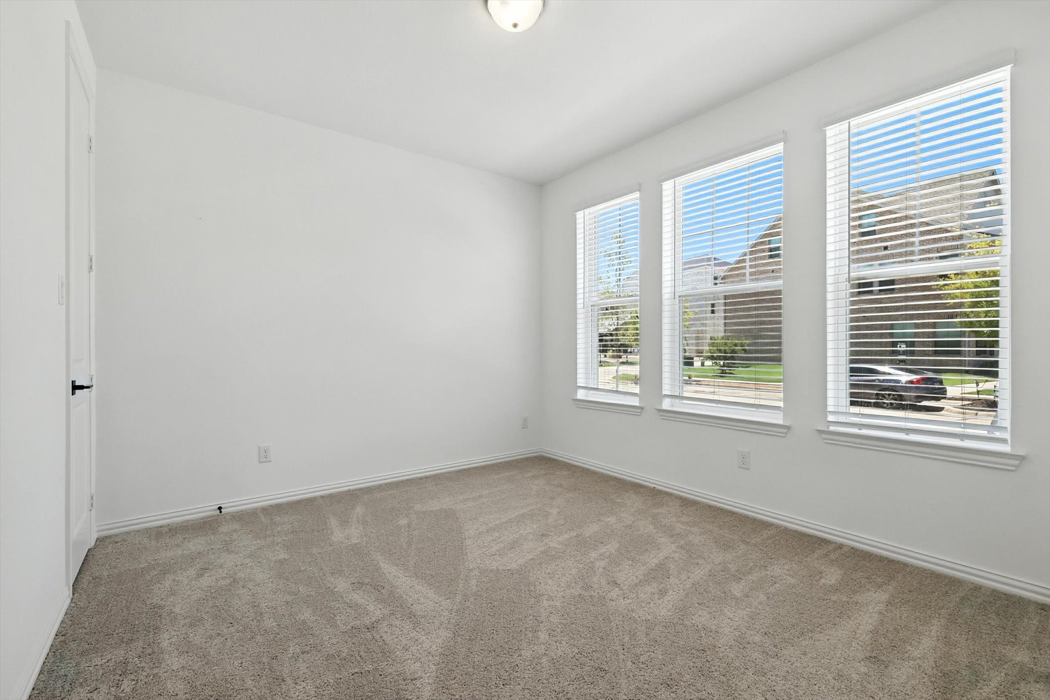 4352 Henderson Avenue