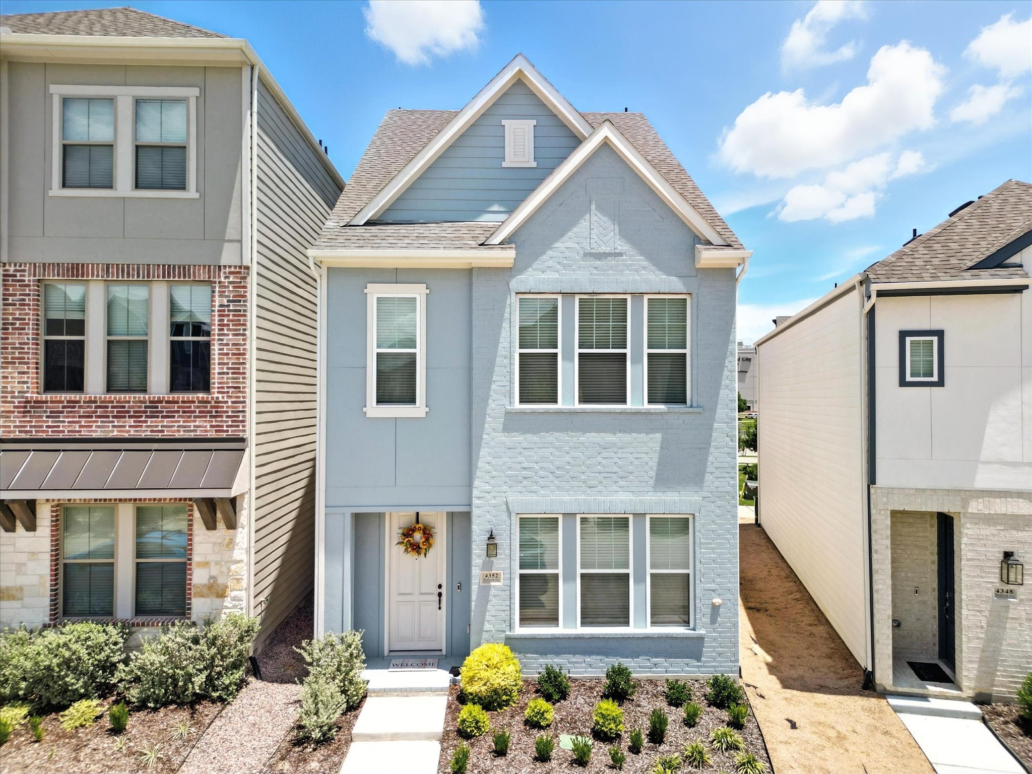 4352 Henderson Avenue