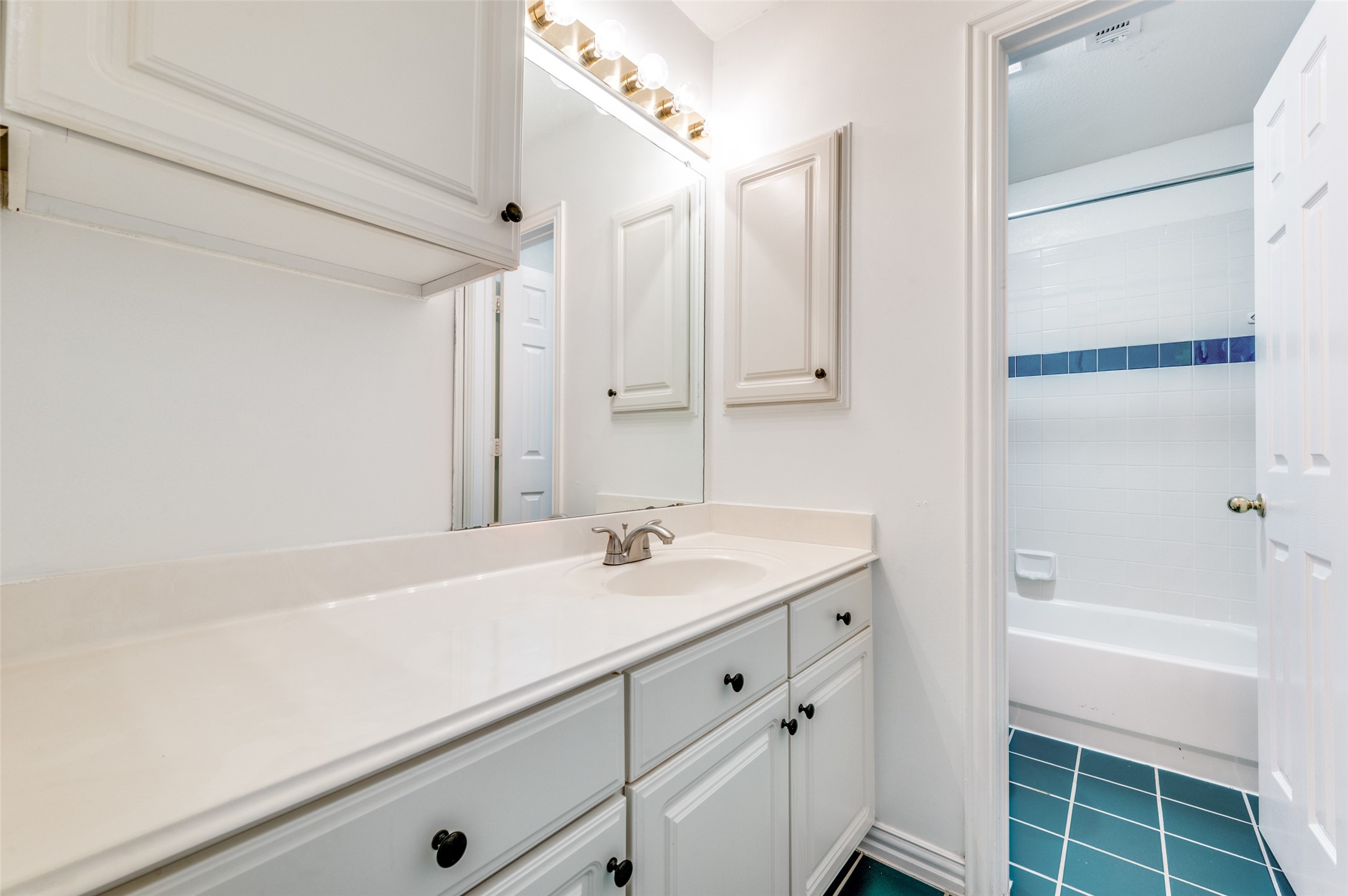 9611 Cliffside Drive