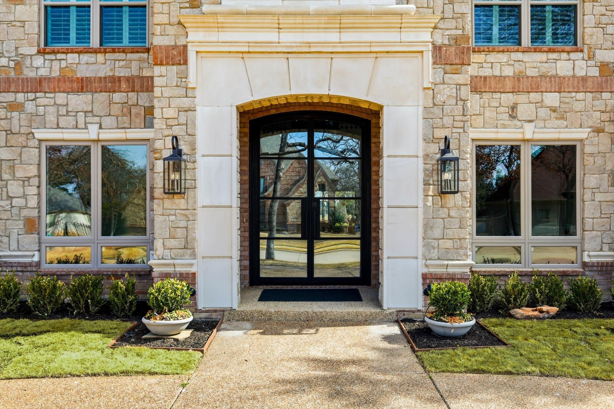 1853 Barrington Court