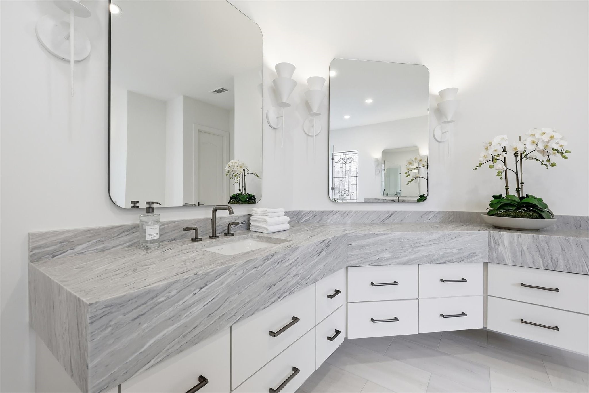 1853 Barrington Court