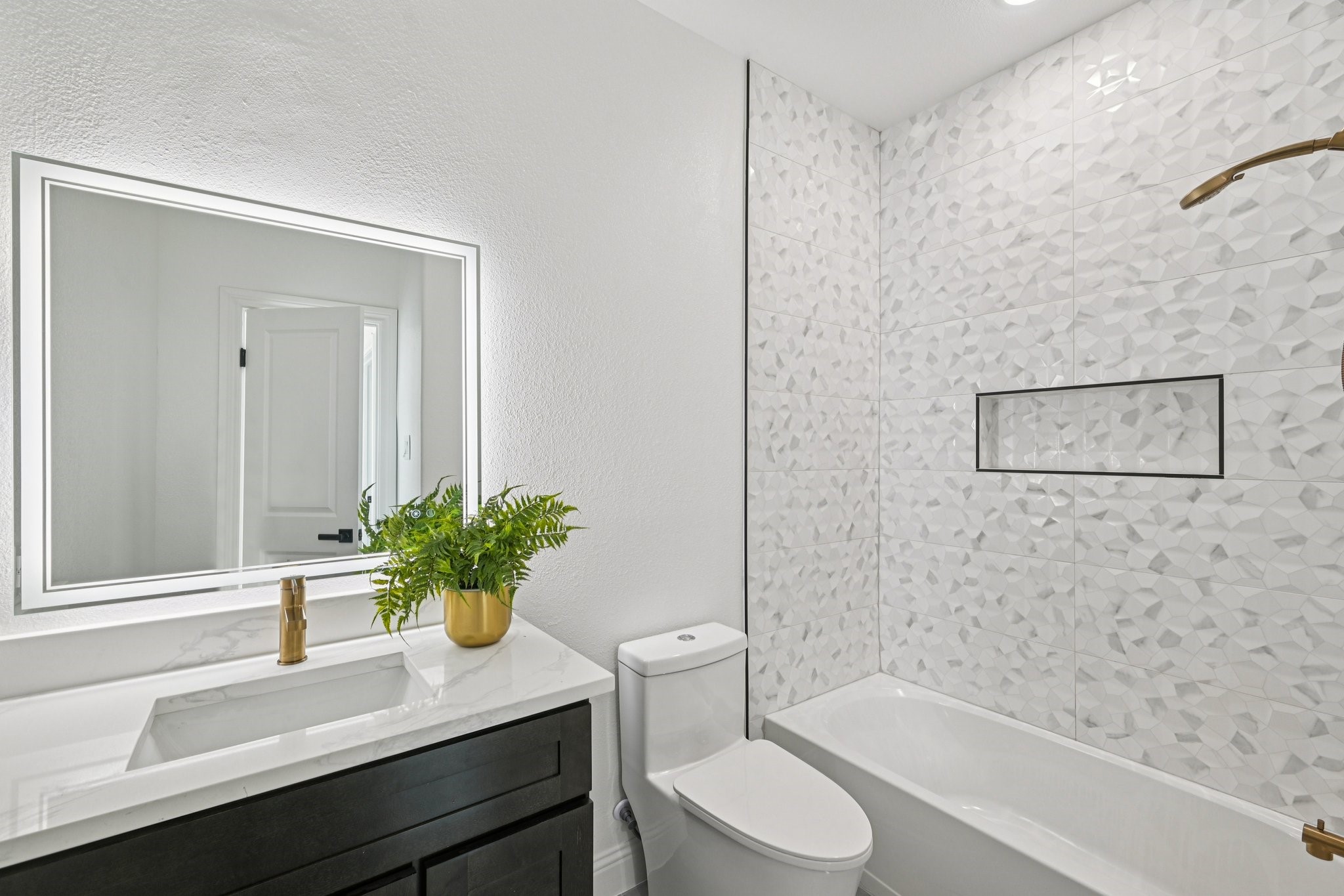 1704 Highland Drive W