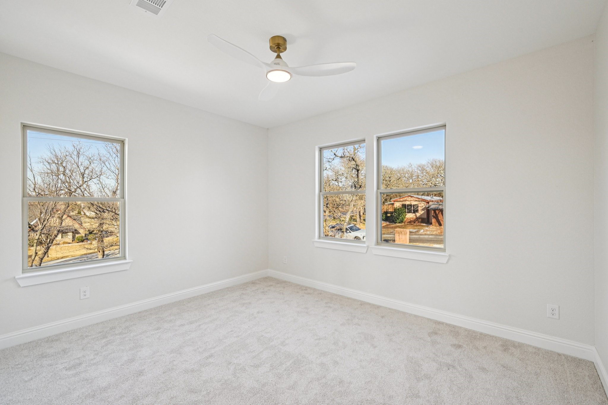 1704 Highland Drive W