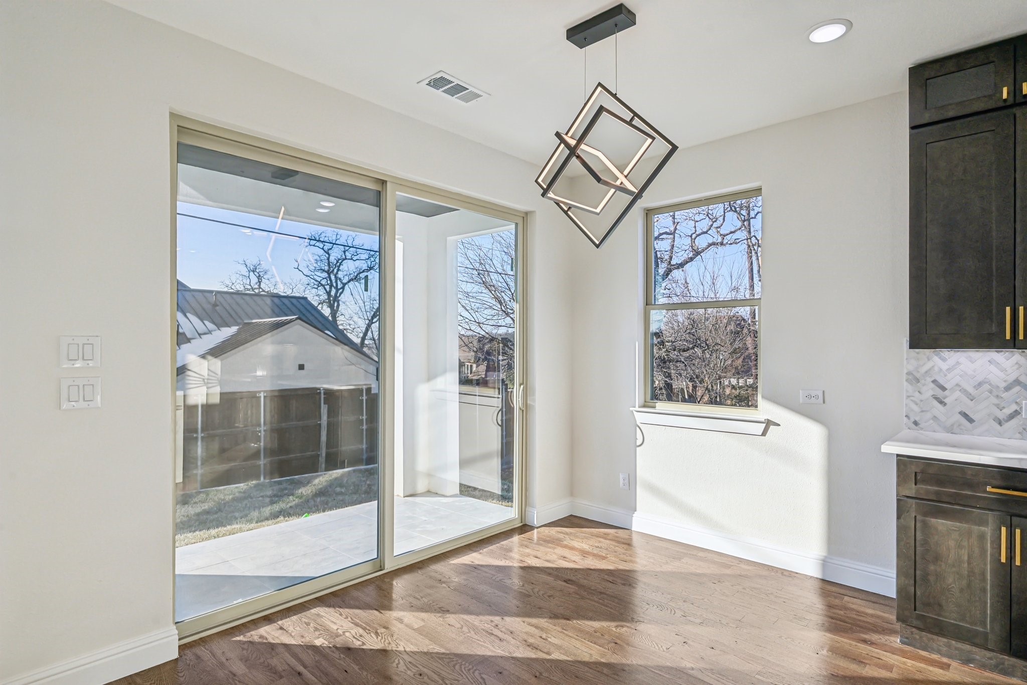 1704 Highland Drive W