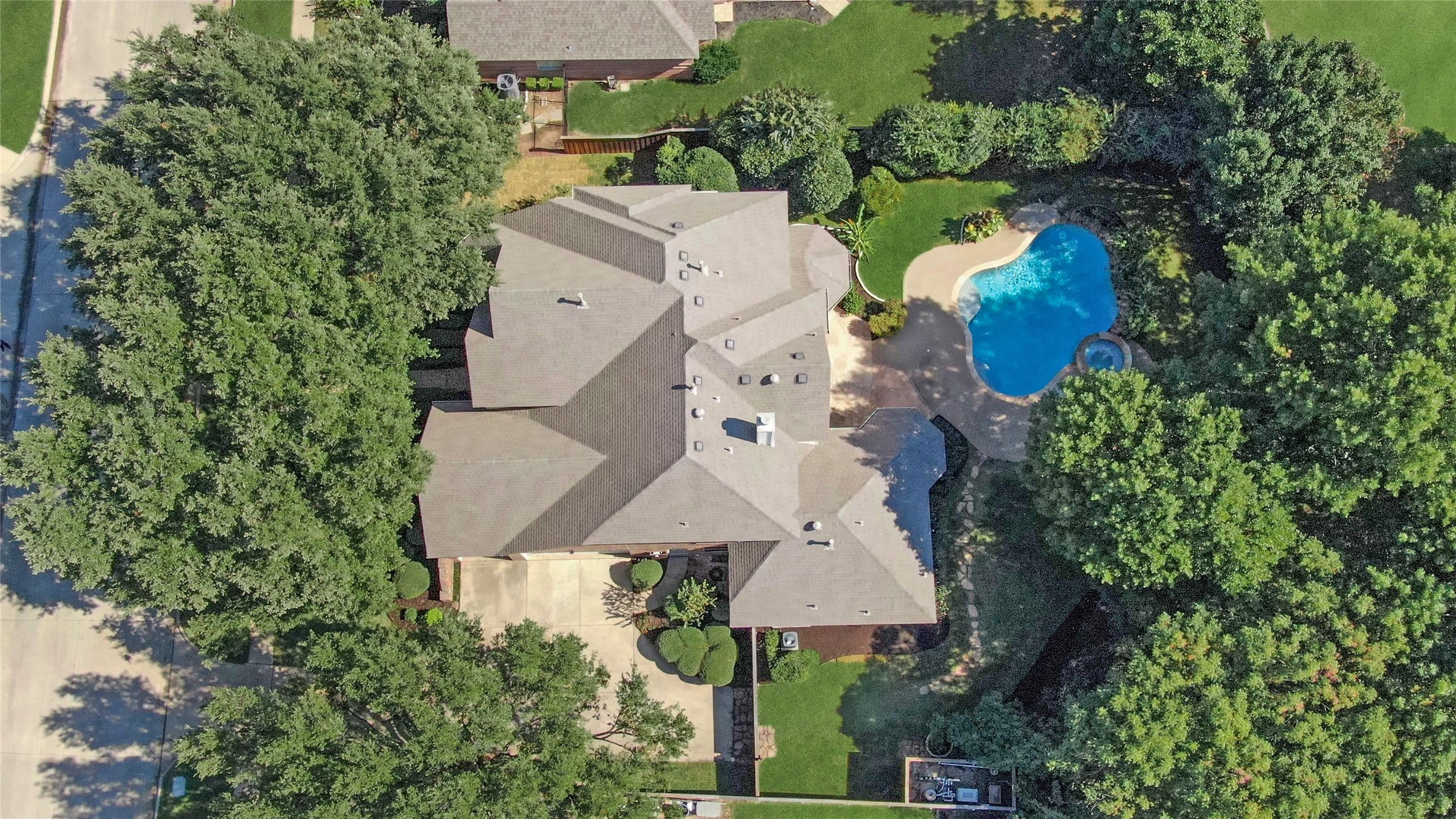 1308 Lakeway Drive