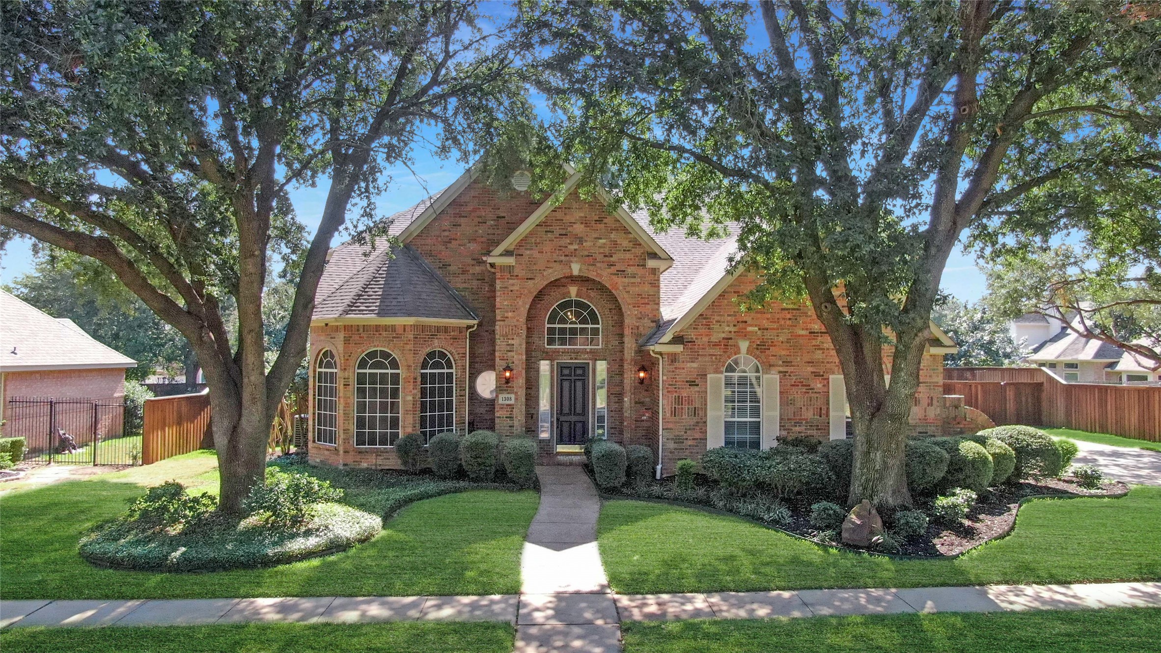 1308 Lakeway Drive