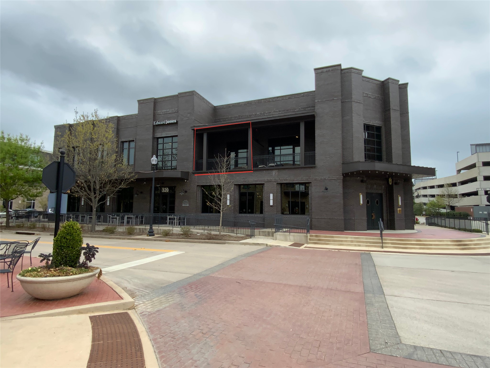 320 S Oak Street 212