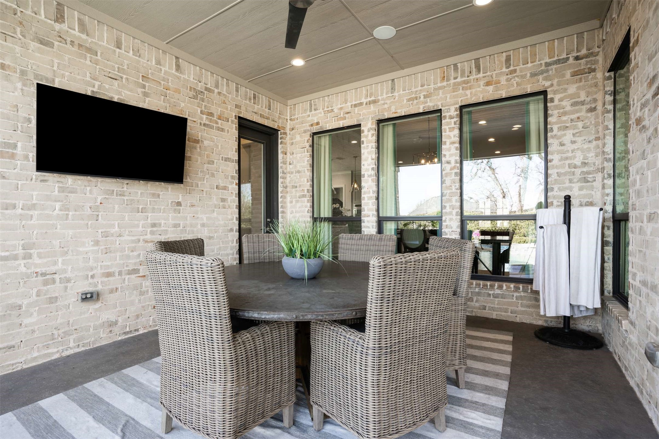 912 winding ridge Trail