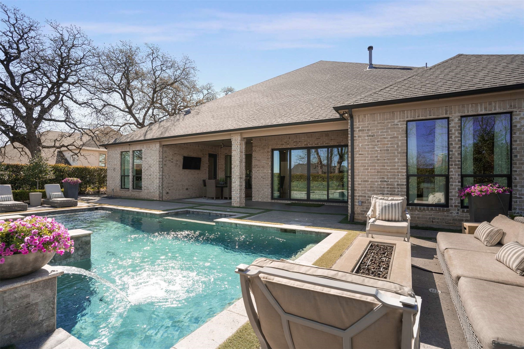 912 winding ridge Trail