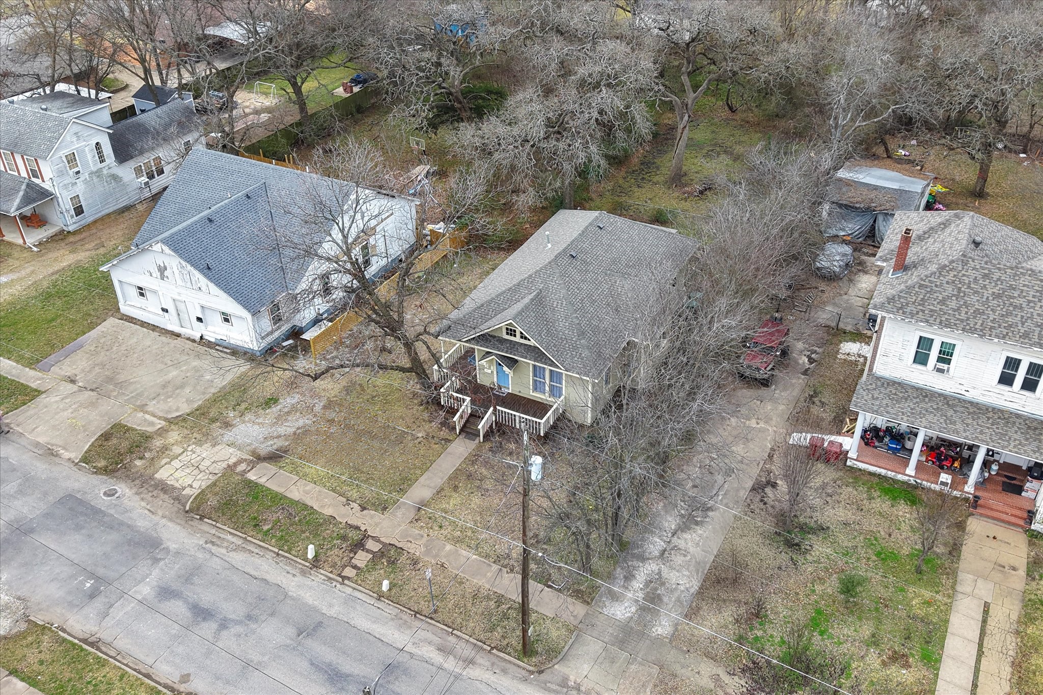 512 Elm Street S