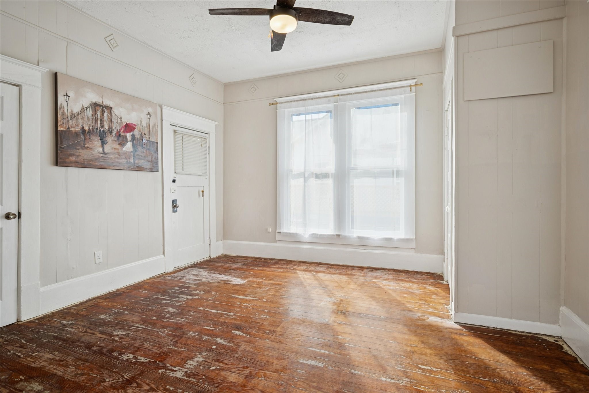 512 Elm Street S