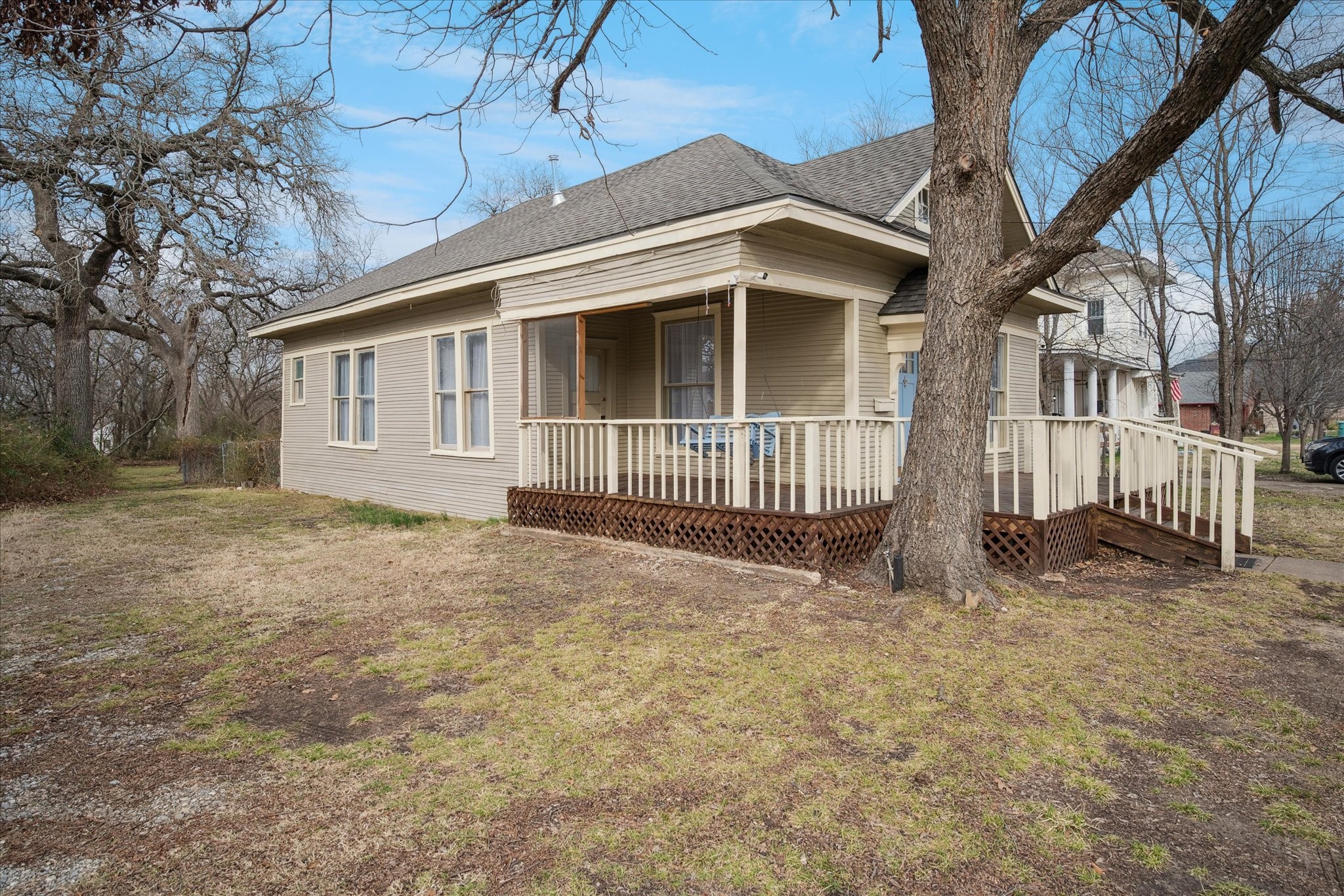 512 Elm Street S