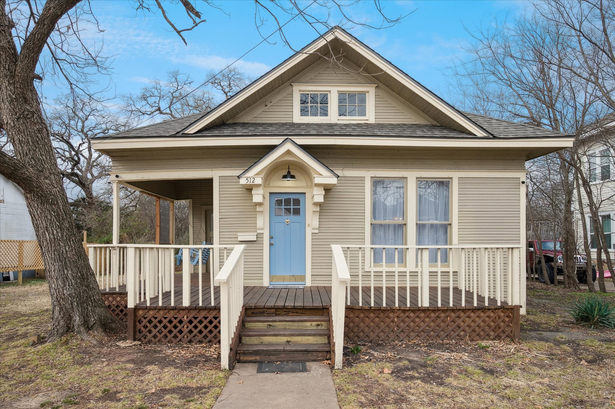 512 Elm Street S