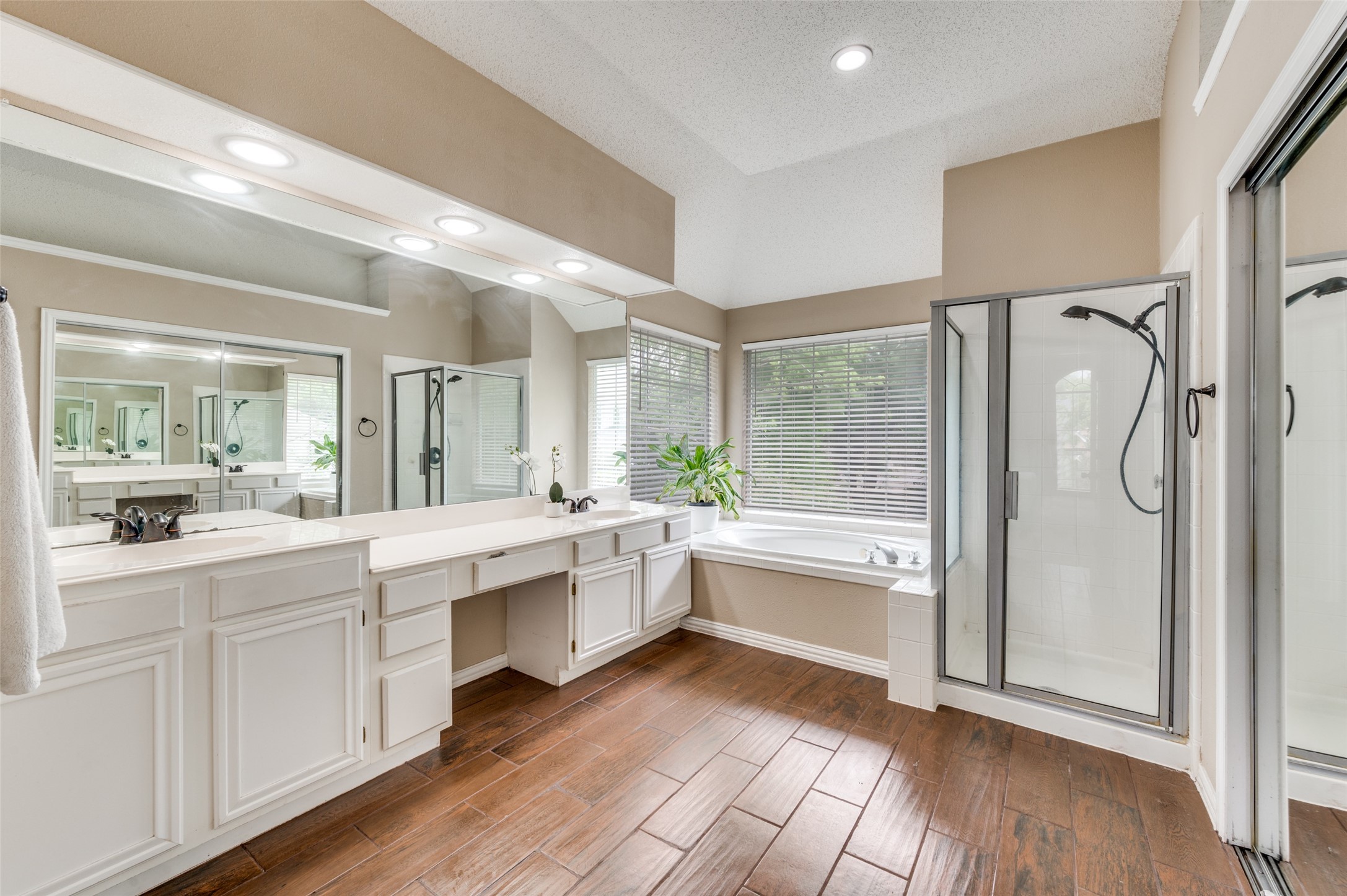 2106 Hunter Place Lane