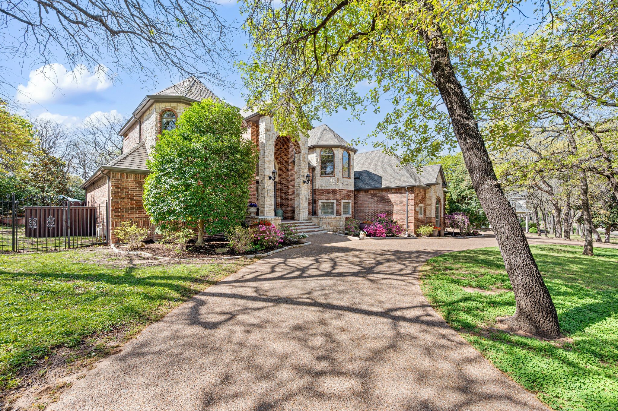 1920 Stonecastle Drive