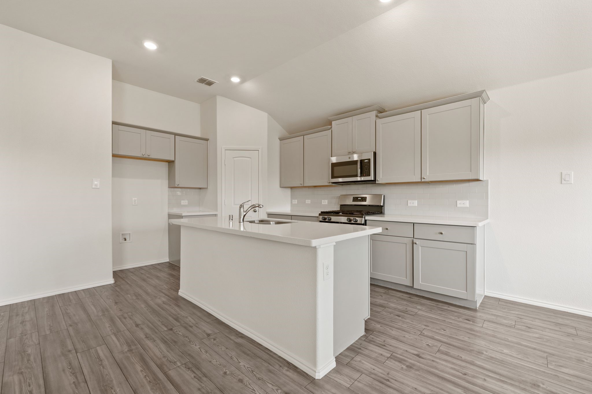 813 Amberwood Court