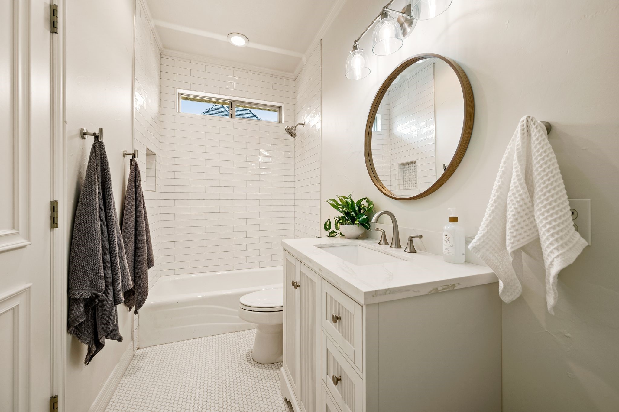 813 Independence Parkway