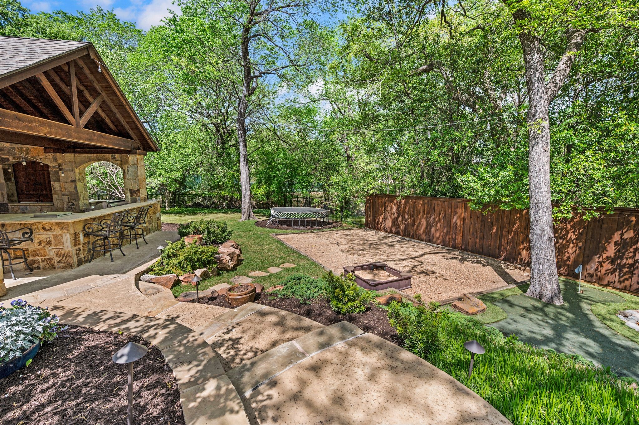 800 Huntington Court