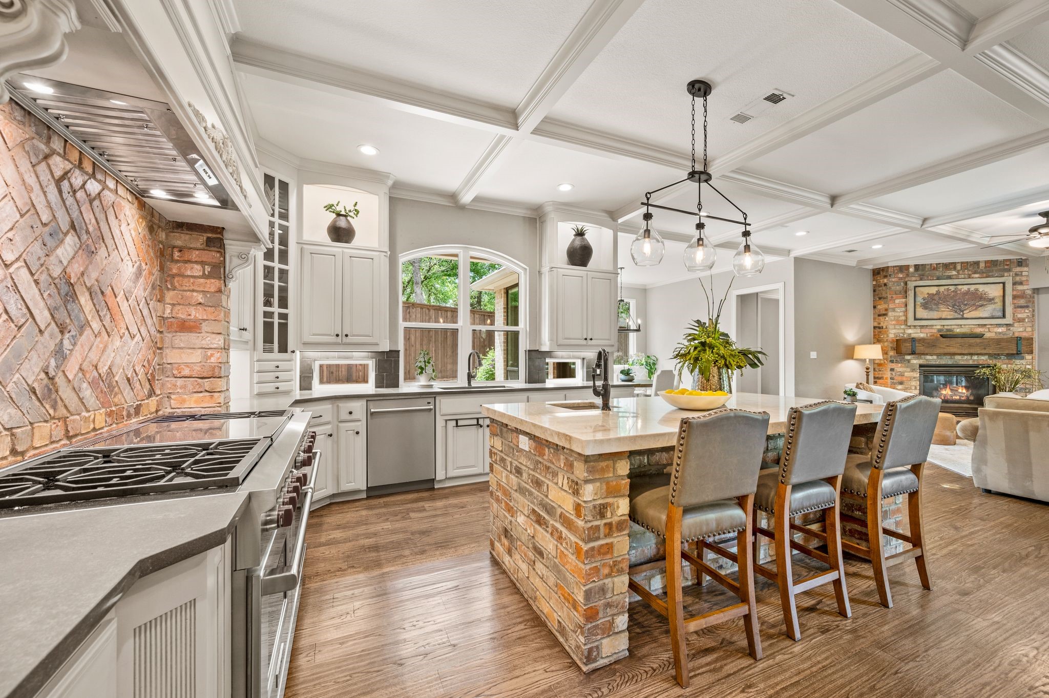 800 Huntington Court