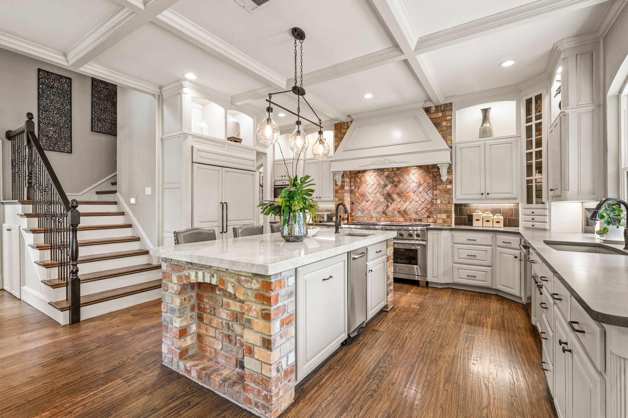 800 Huntington Court