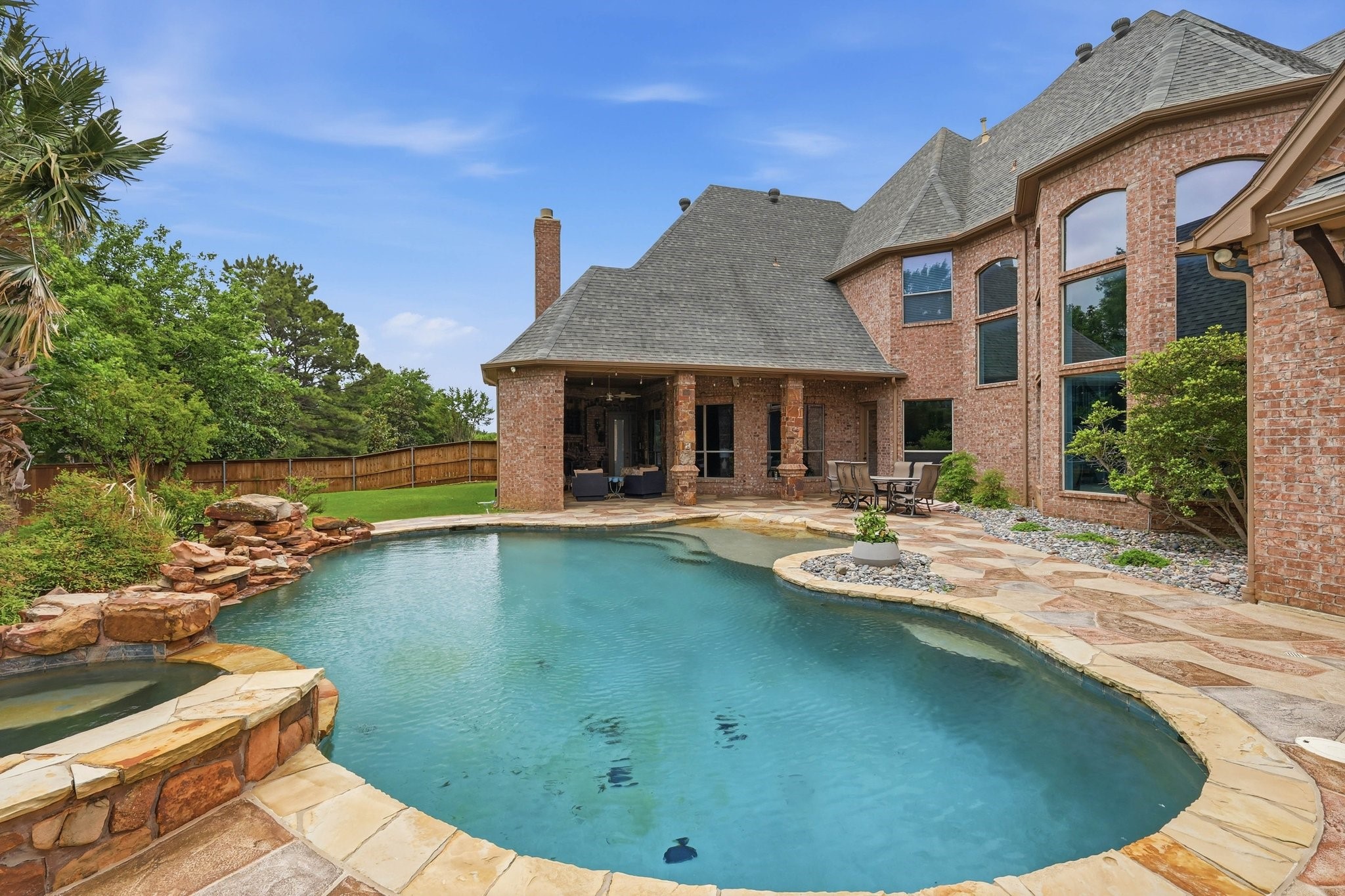 7001 Peters Path