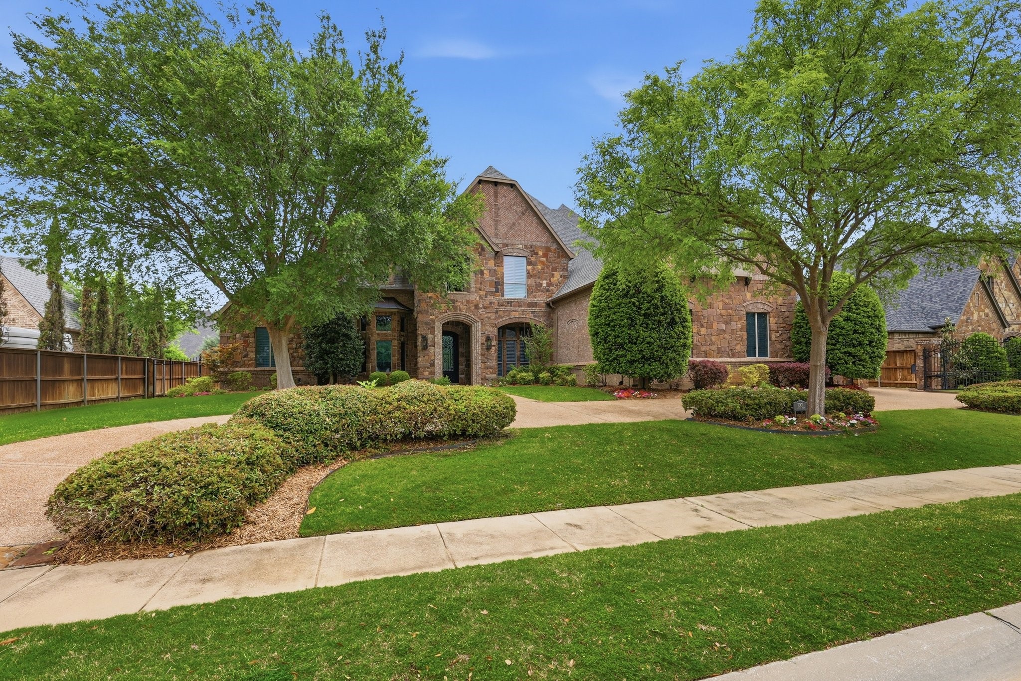 7001 Peters Path