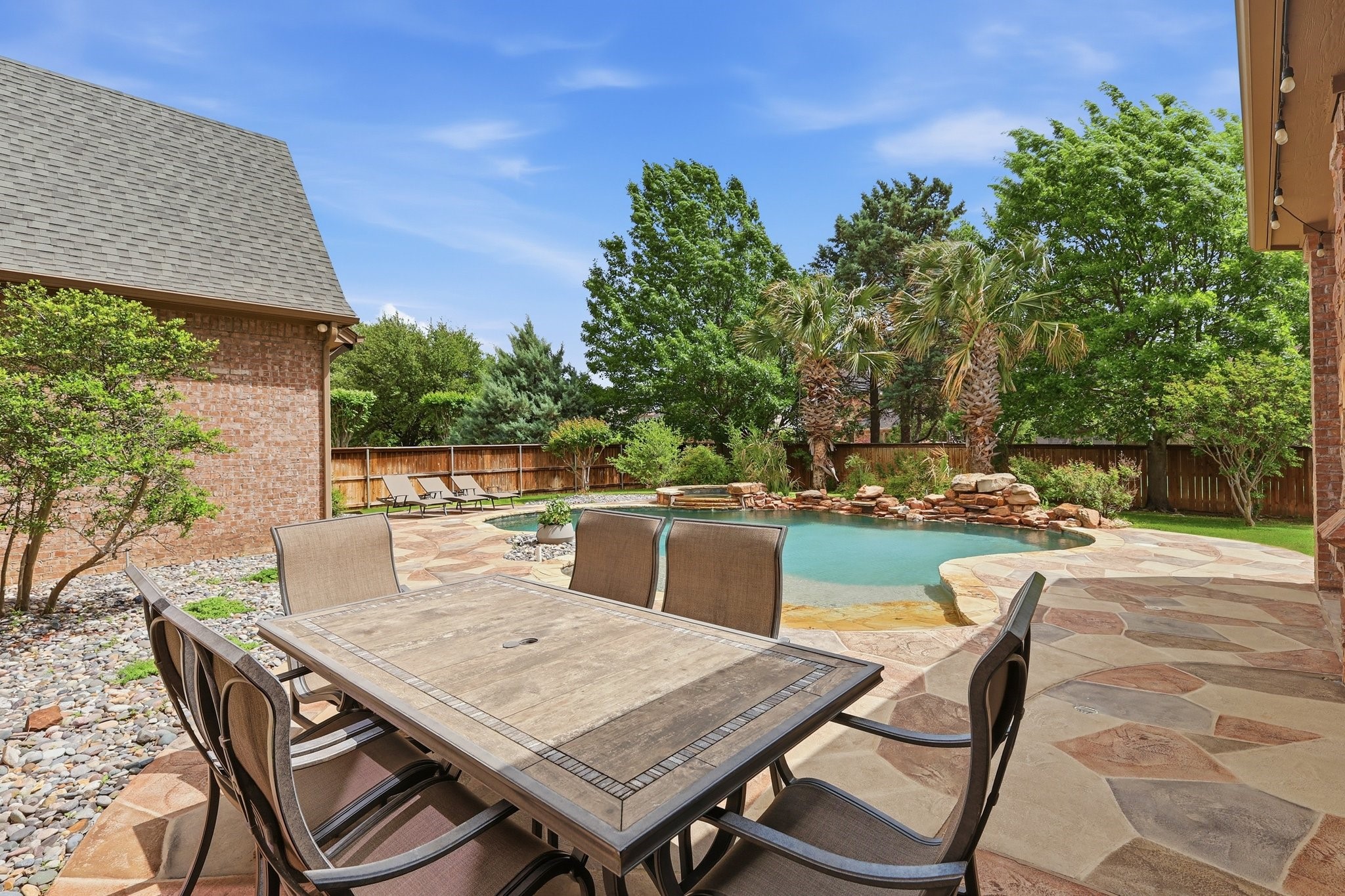 7001 Peters Path