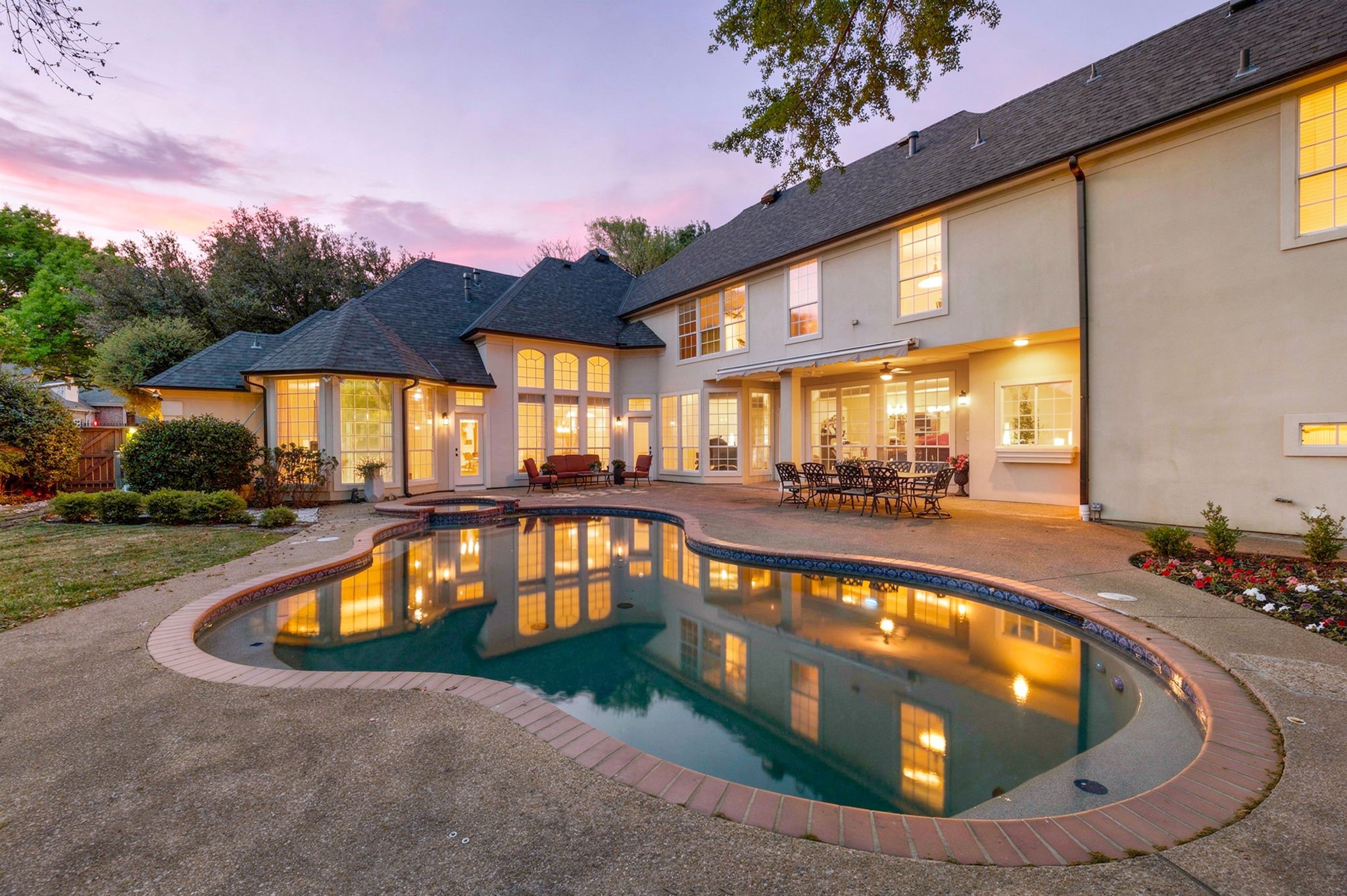 115 Creekway Bend
