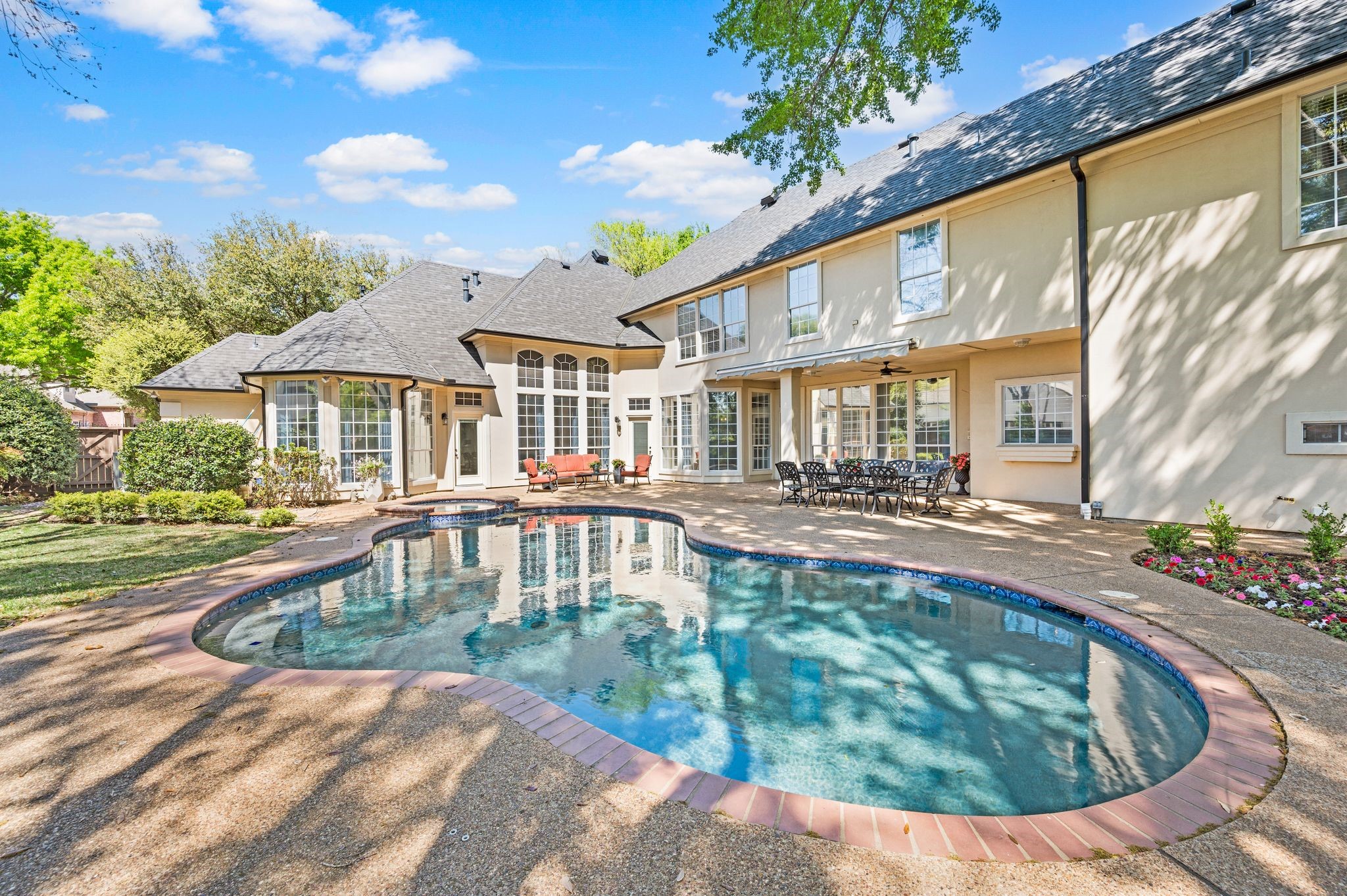 115 Creekway Bend
