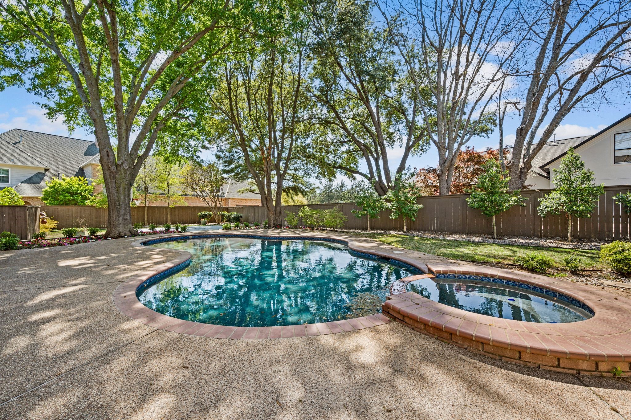 115 Creekway Bend