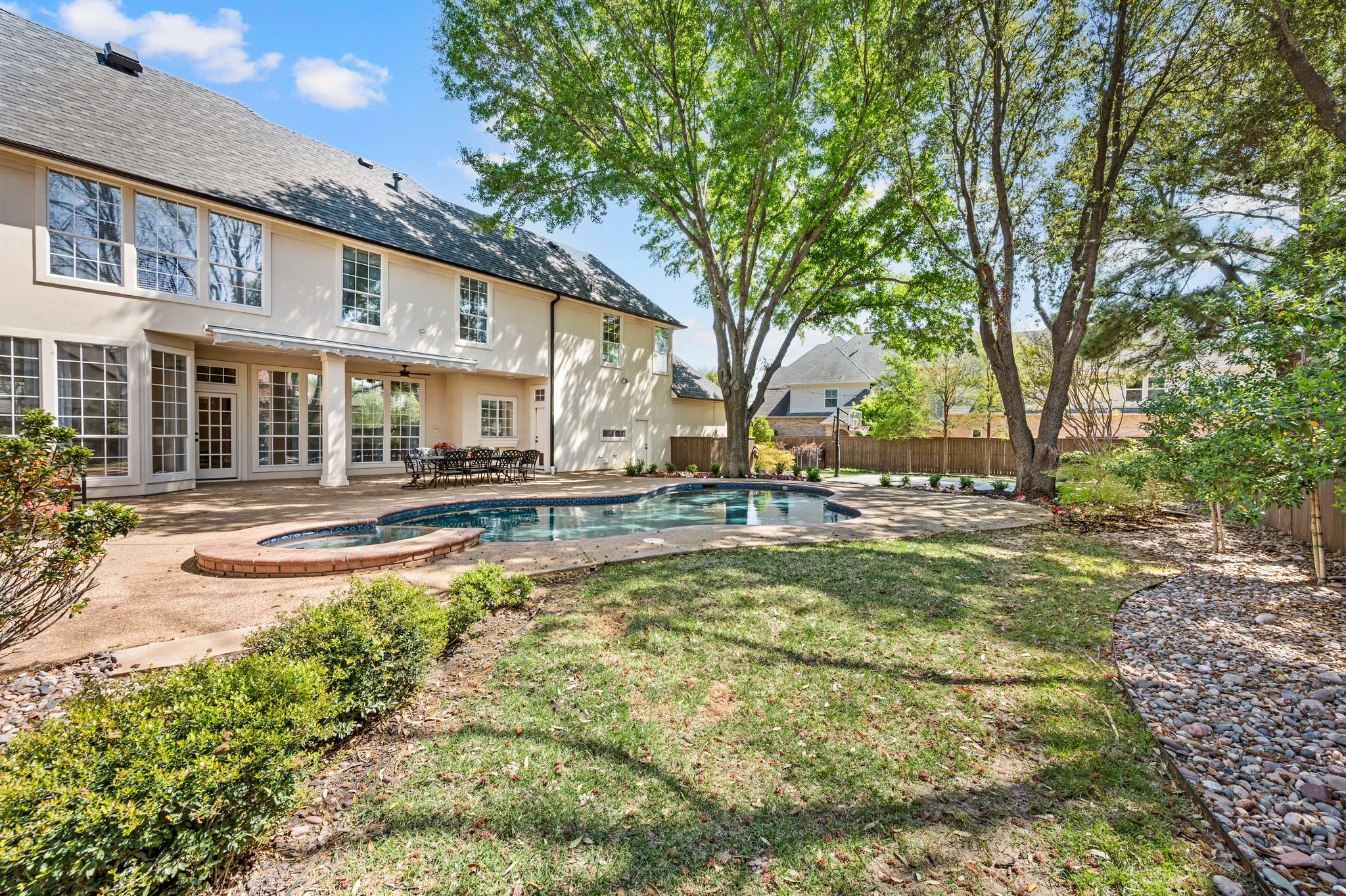 115 Creekway Bend