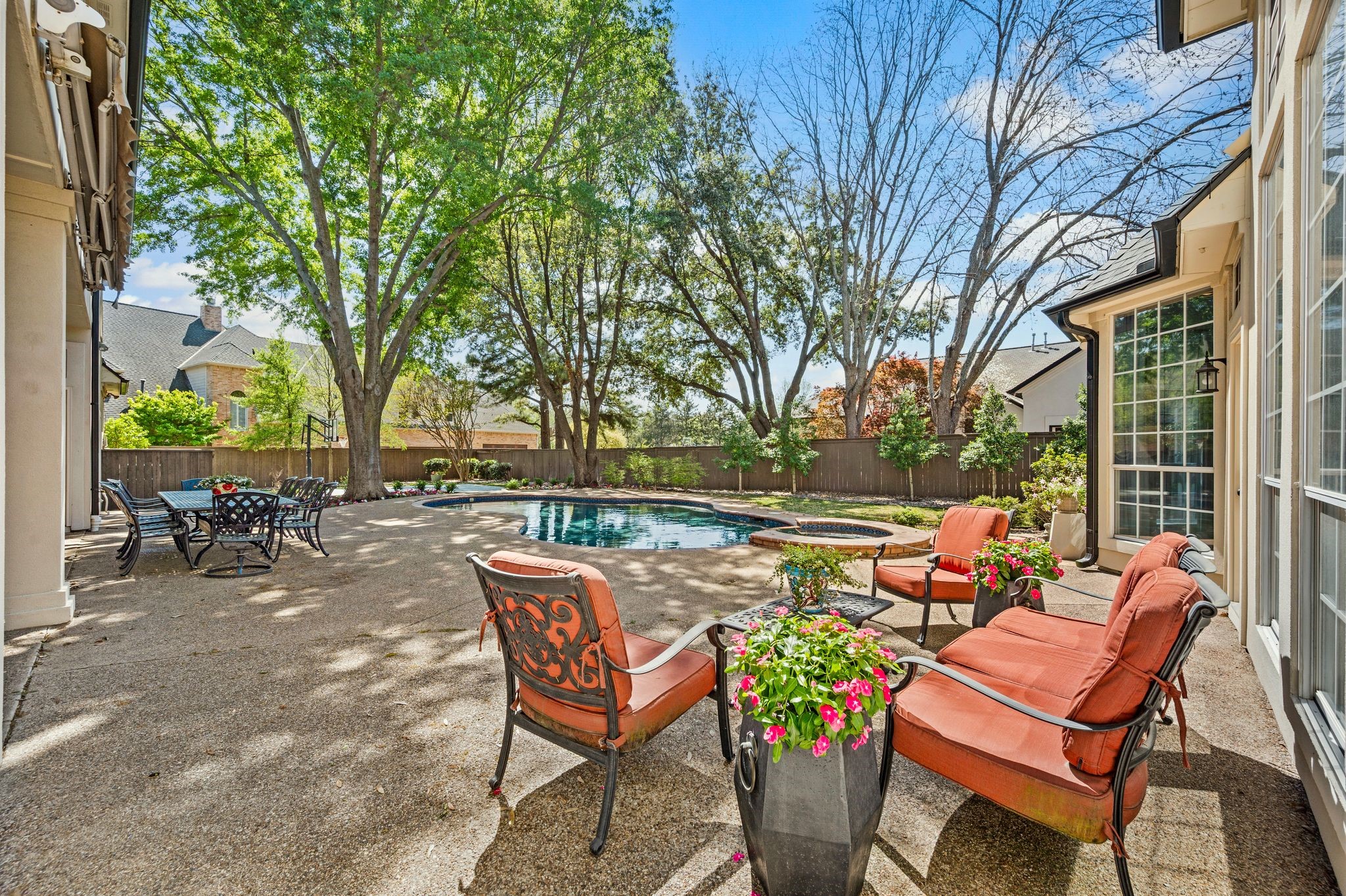 115 Creekway Bend