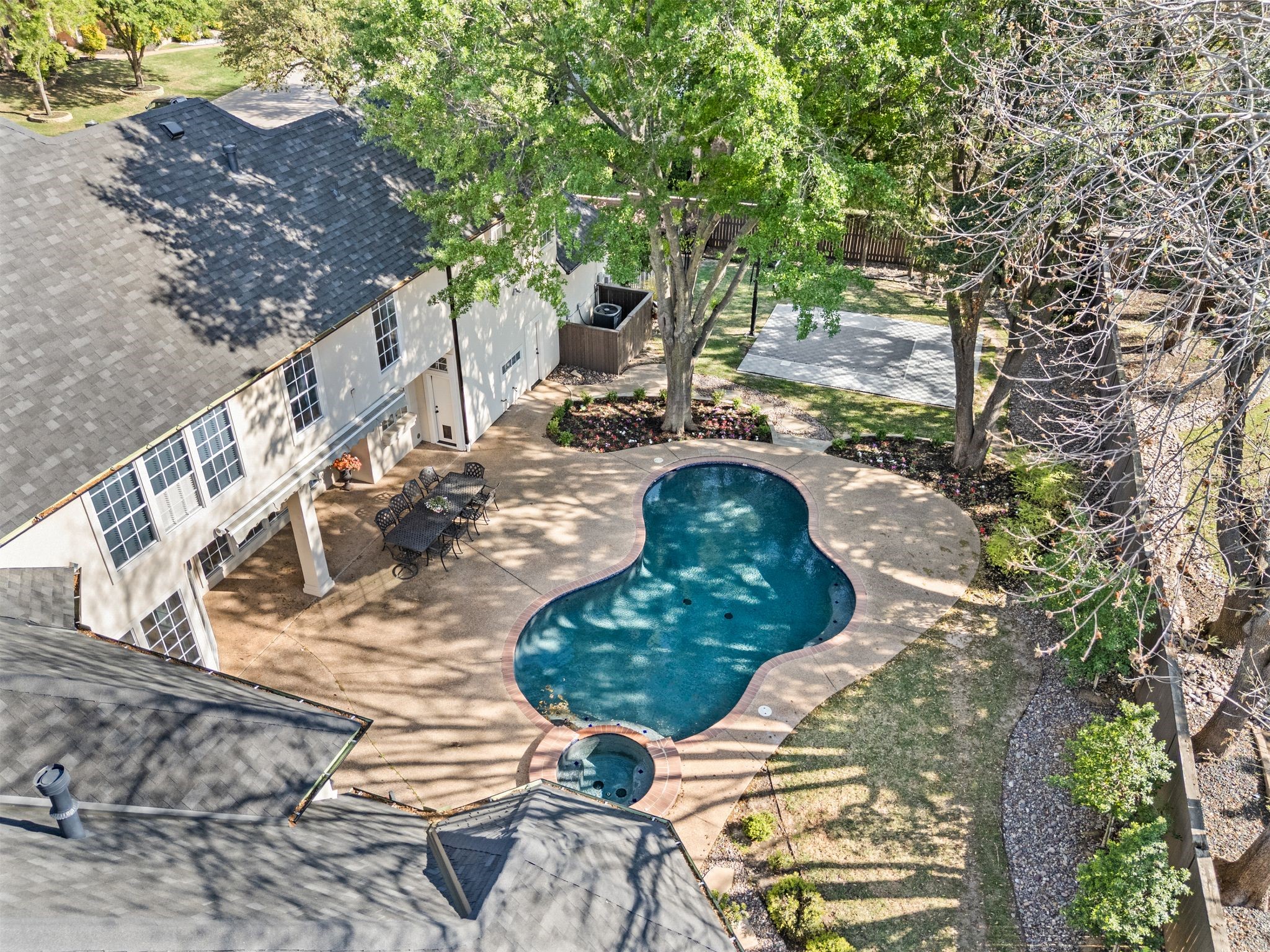 115 Creekway Bend