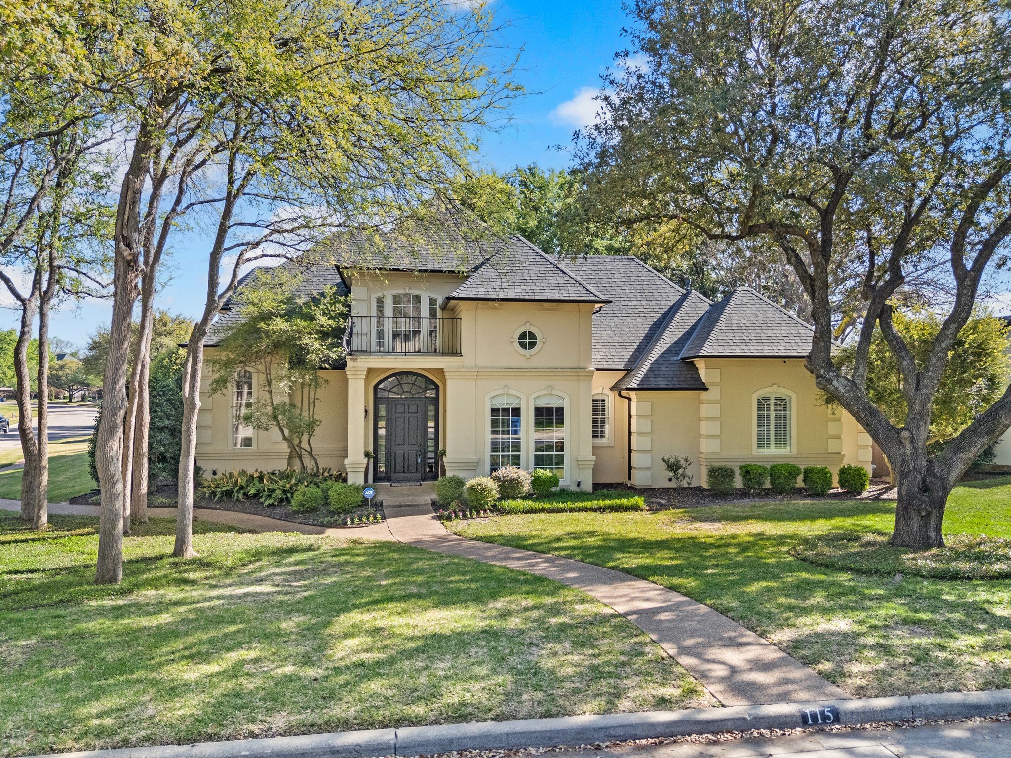 115 Creekway Bend