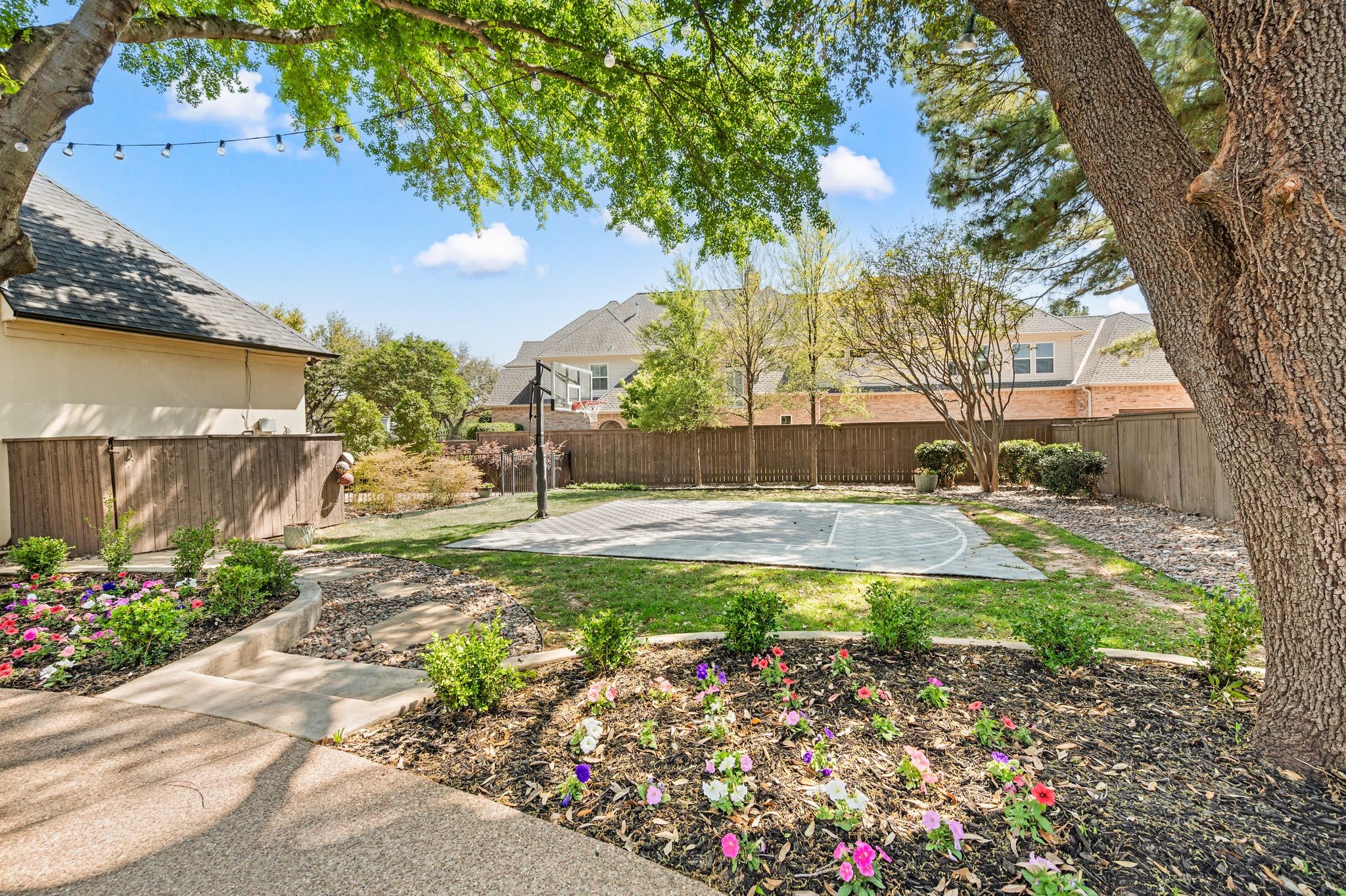 115 Creekway Bend