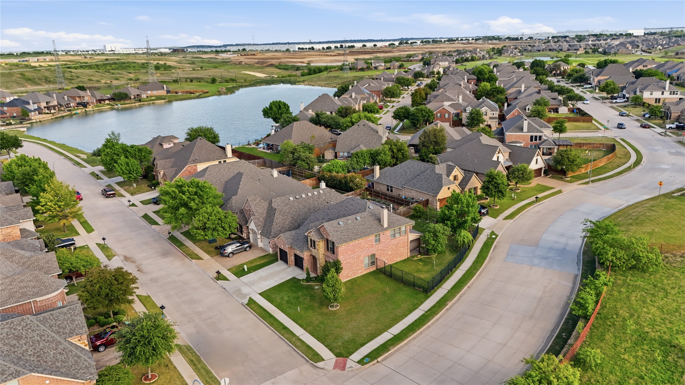 4500 Lakeside Hollow Street