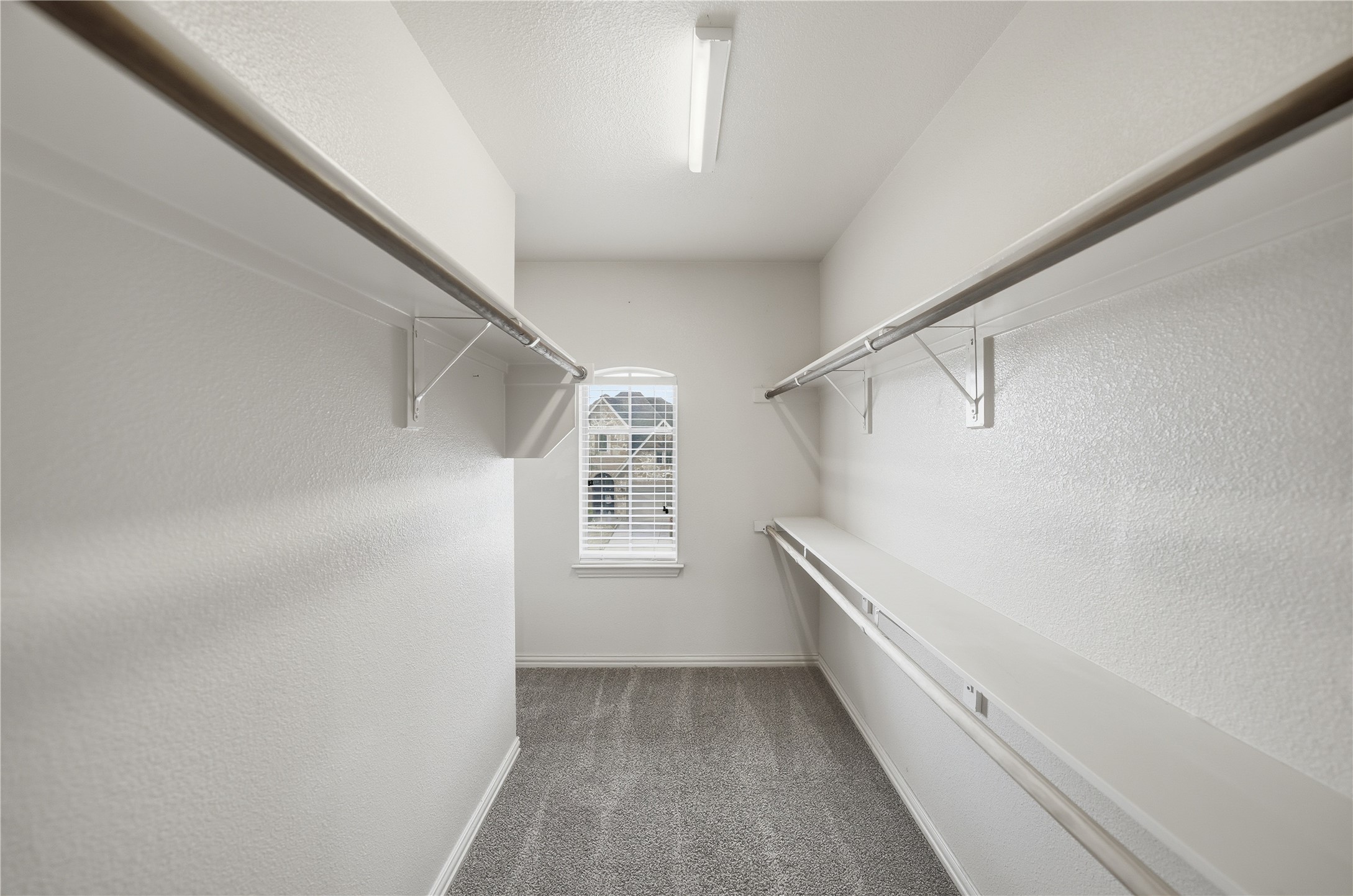 4500 Lakeside Hollow Street