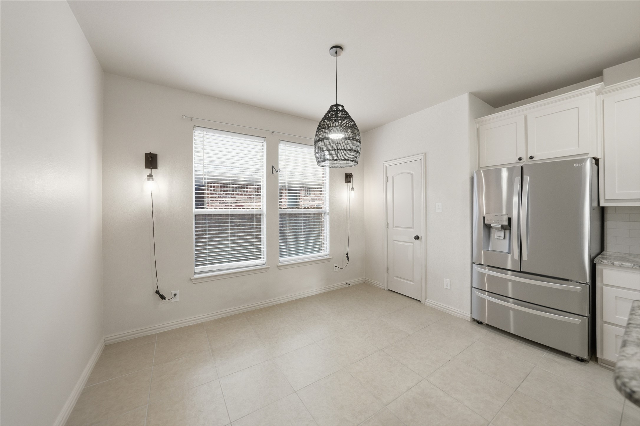 4500 Lakeside Hollow Street
