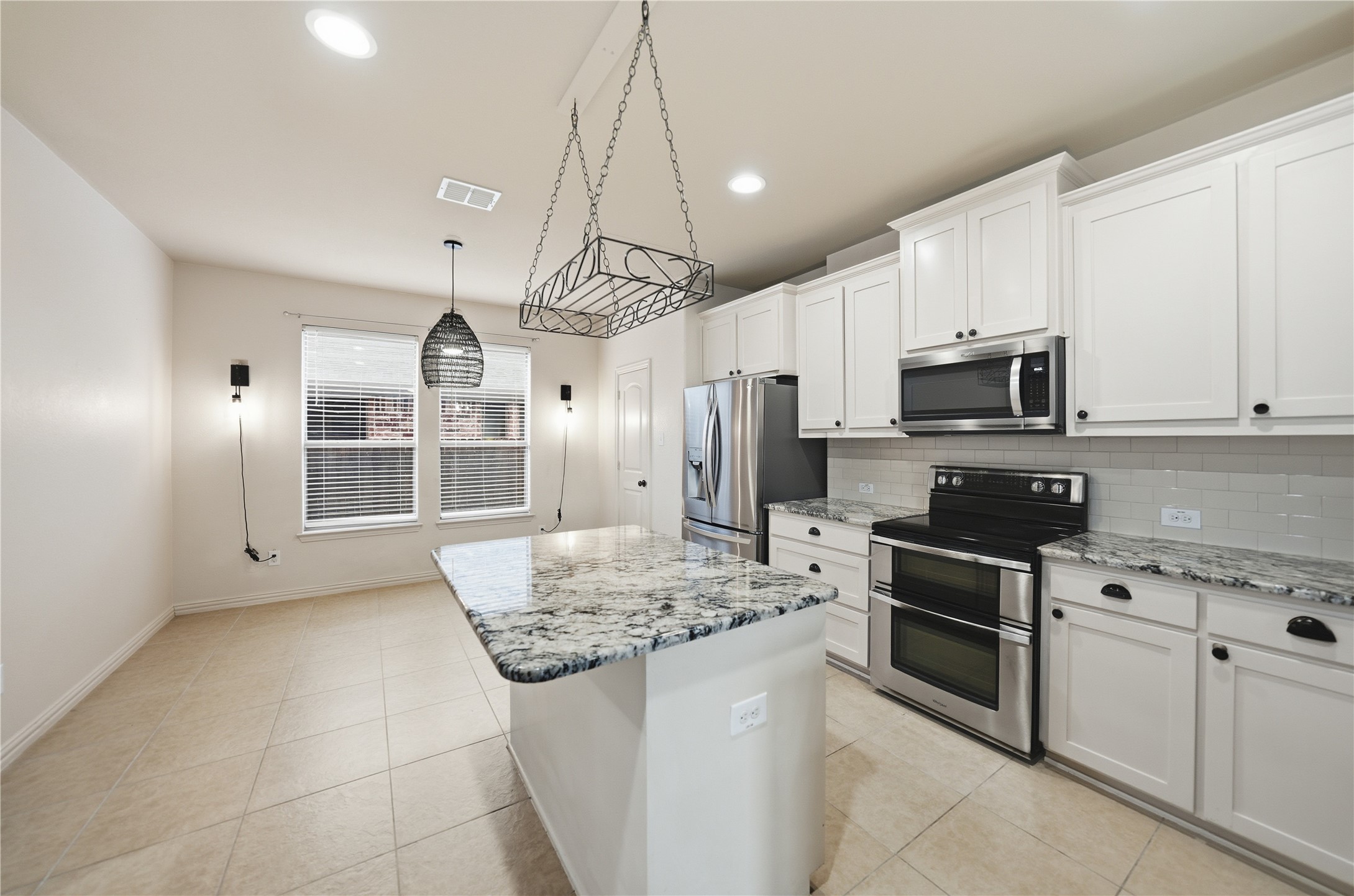 4500 Lakeside Hollow Street