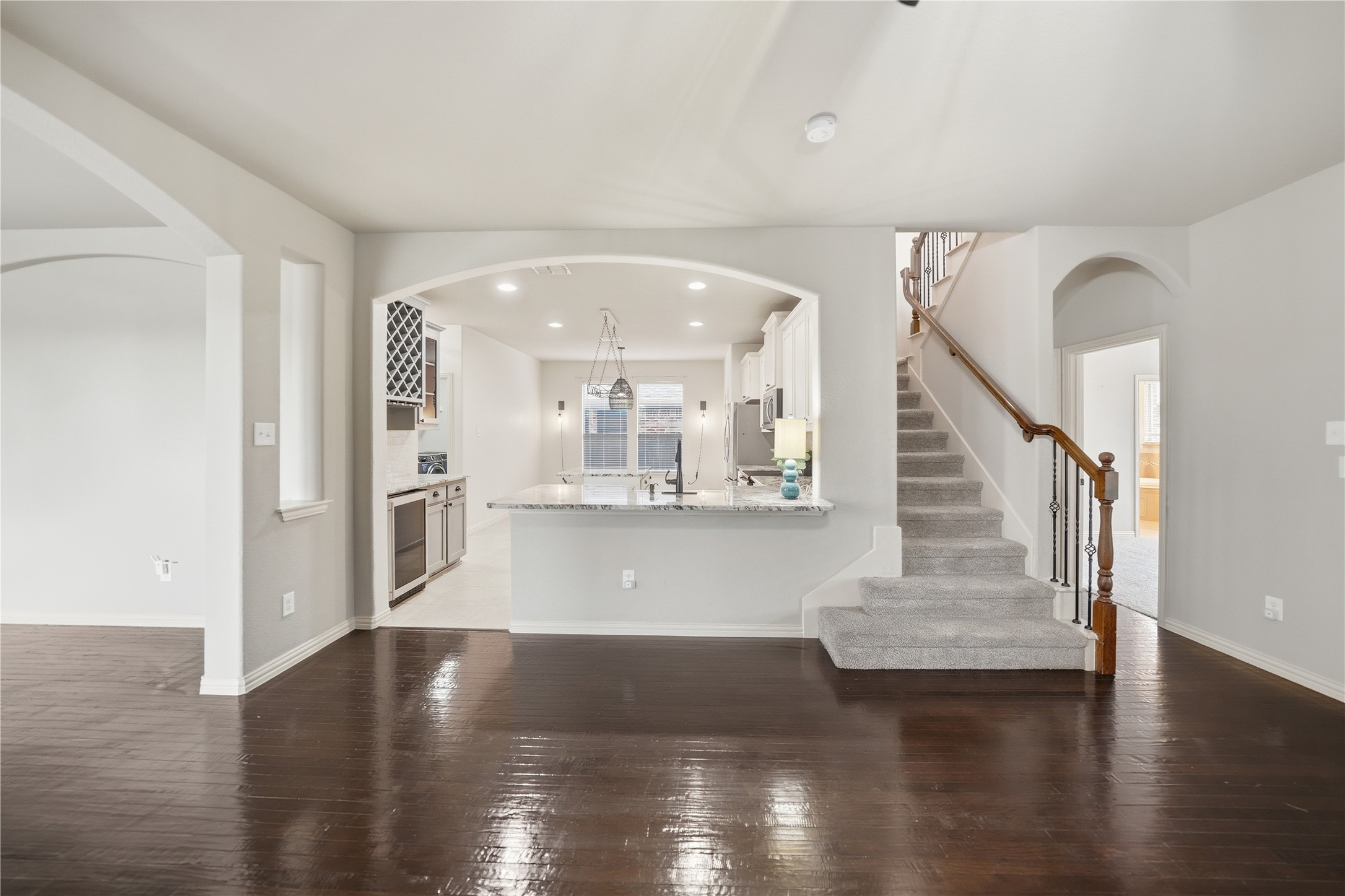 4500 Lakeside Hollow Street