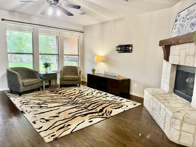 4500 Lakeside Hollow Street