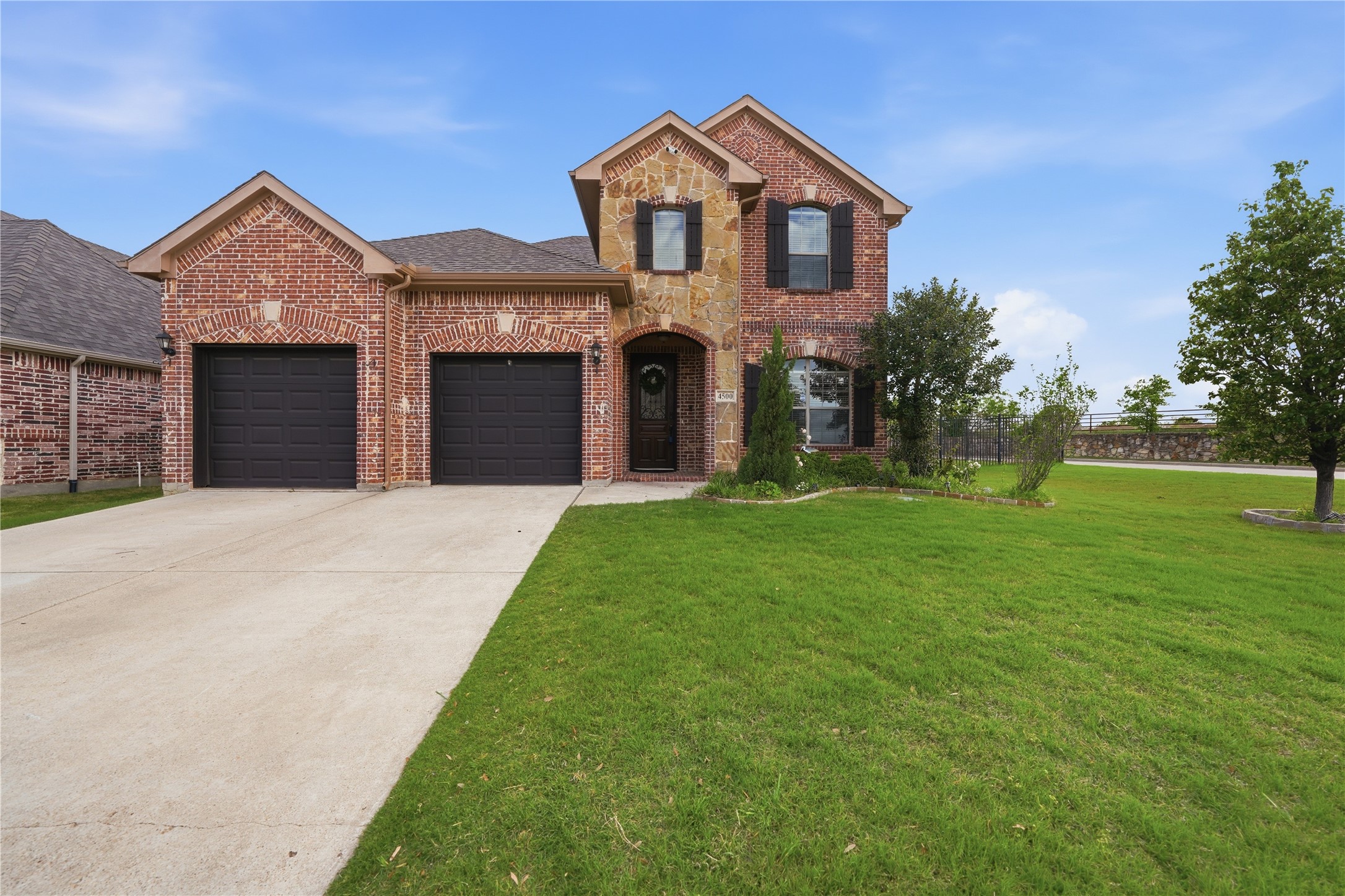 4500 Lakeside Hollow Street