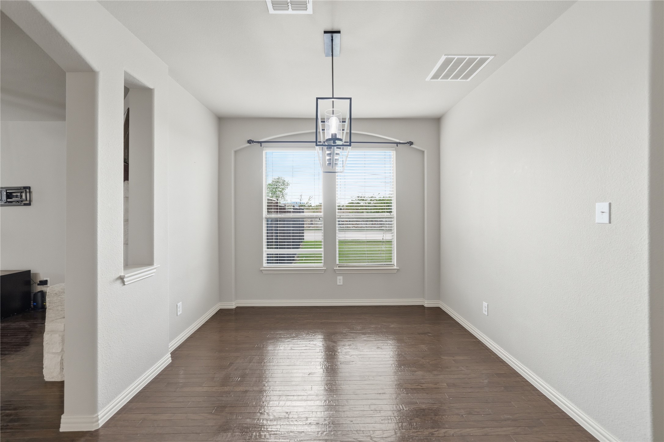 4500 Lakeside Hollow Street