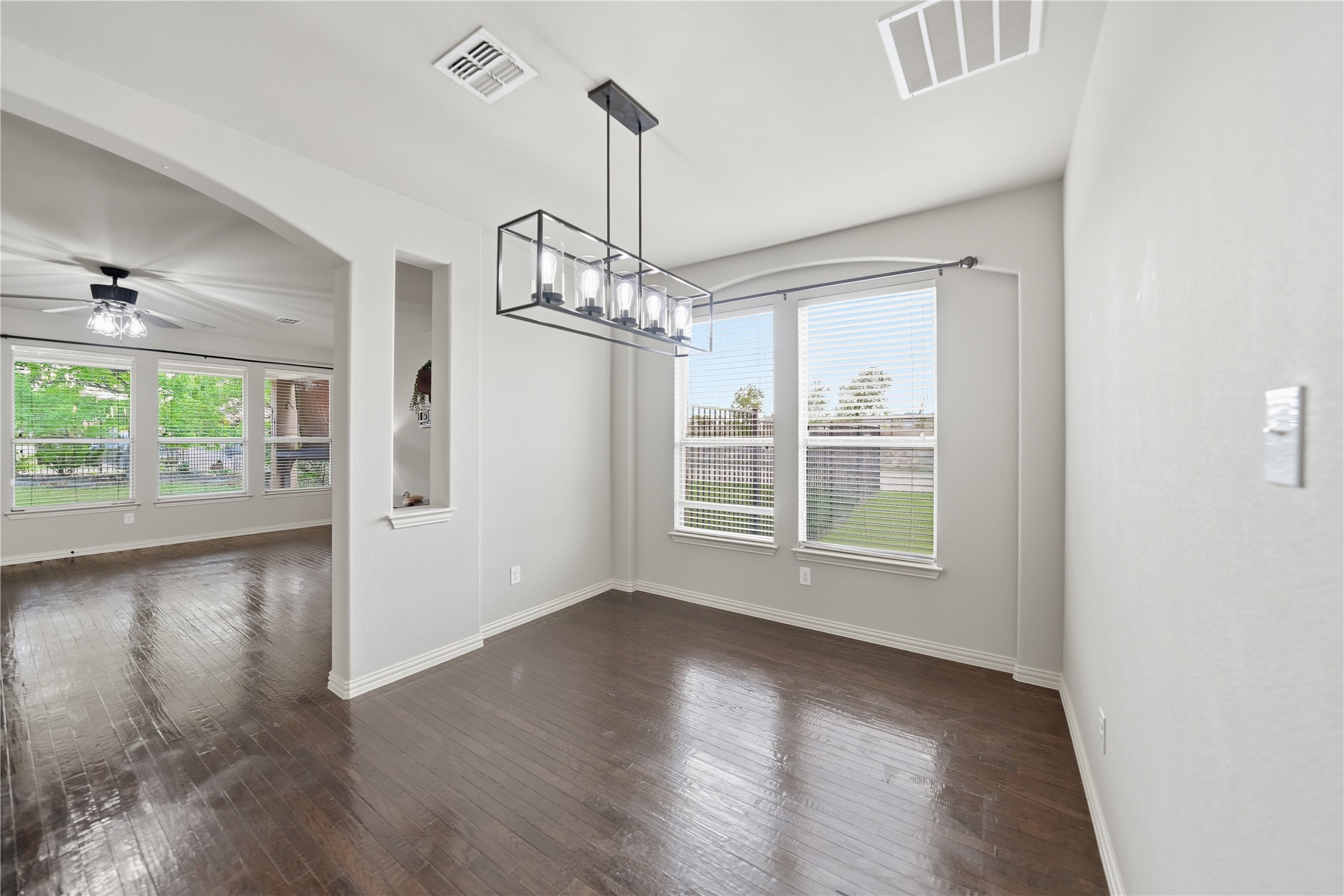 4500 Lakeside Hollow Street