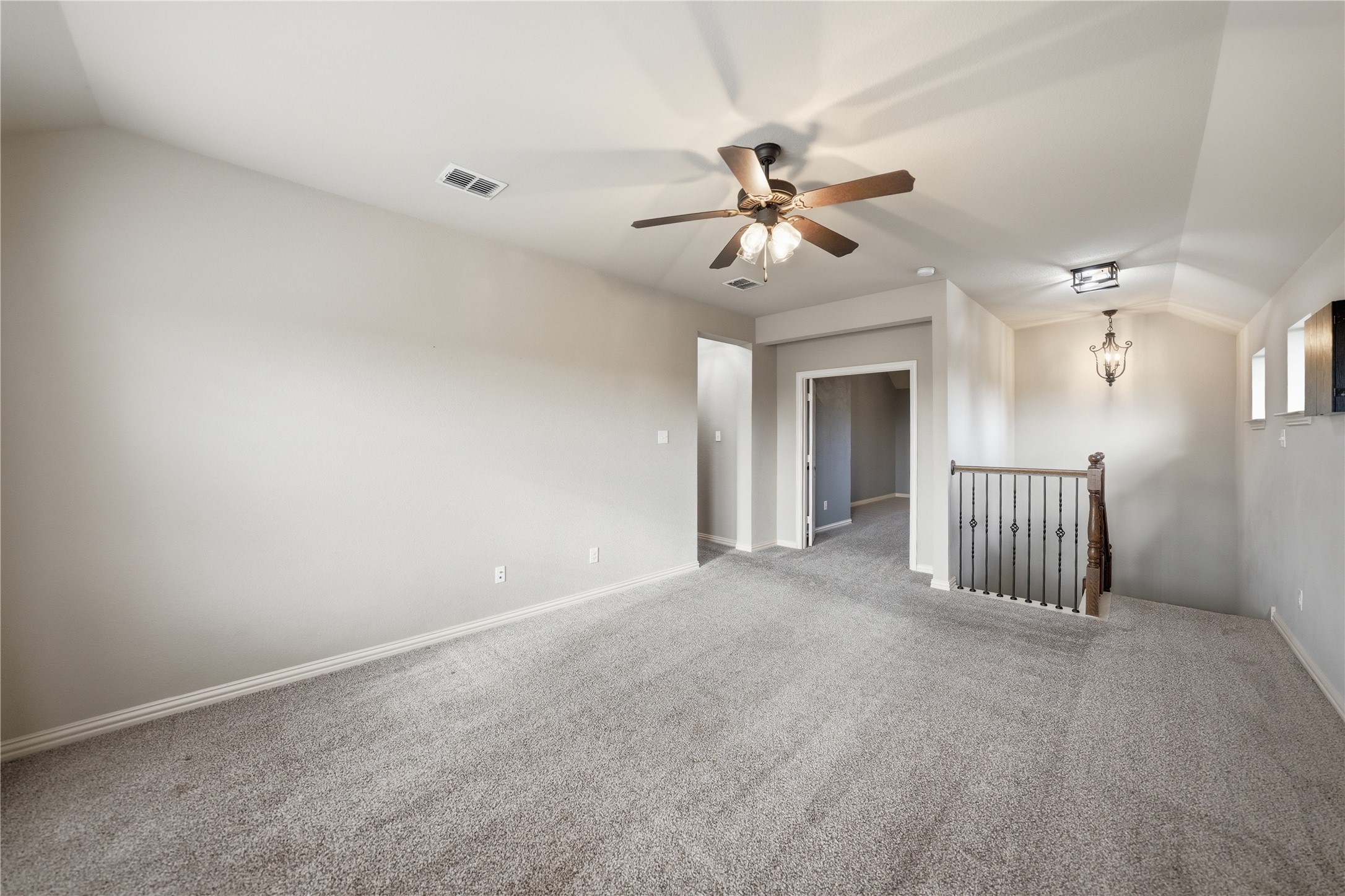 4500 Lakeside Hollow Street